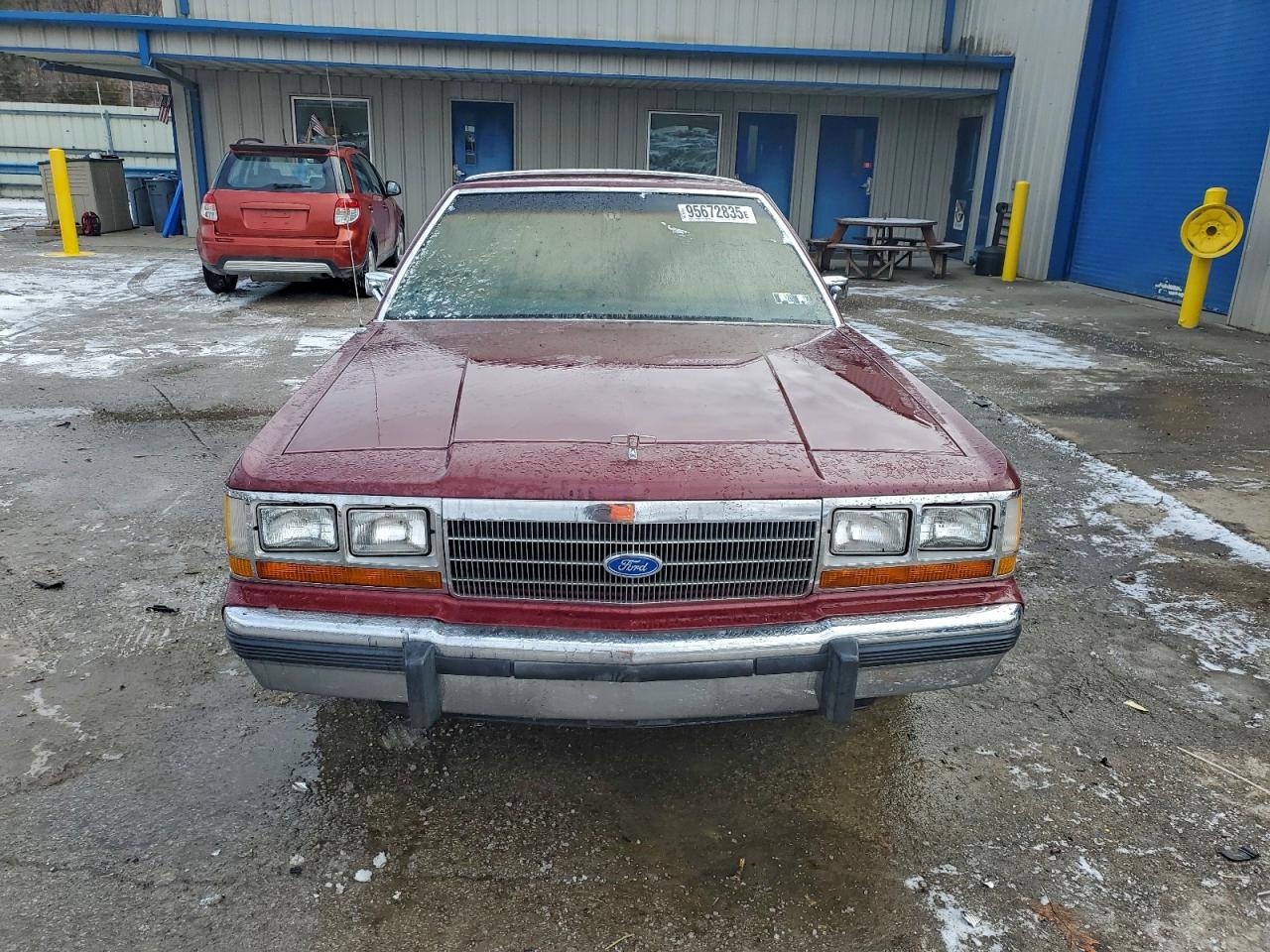 1988 Ford Crown Victoria Maroon vin: 2FABP73F7JX196394