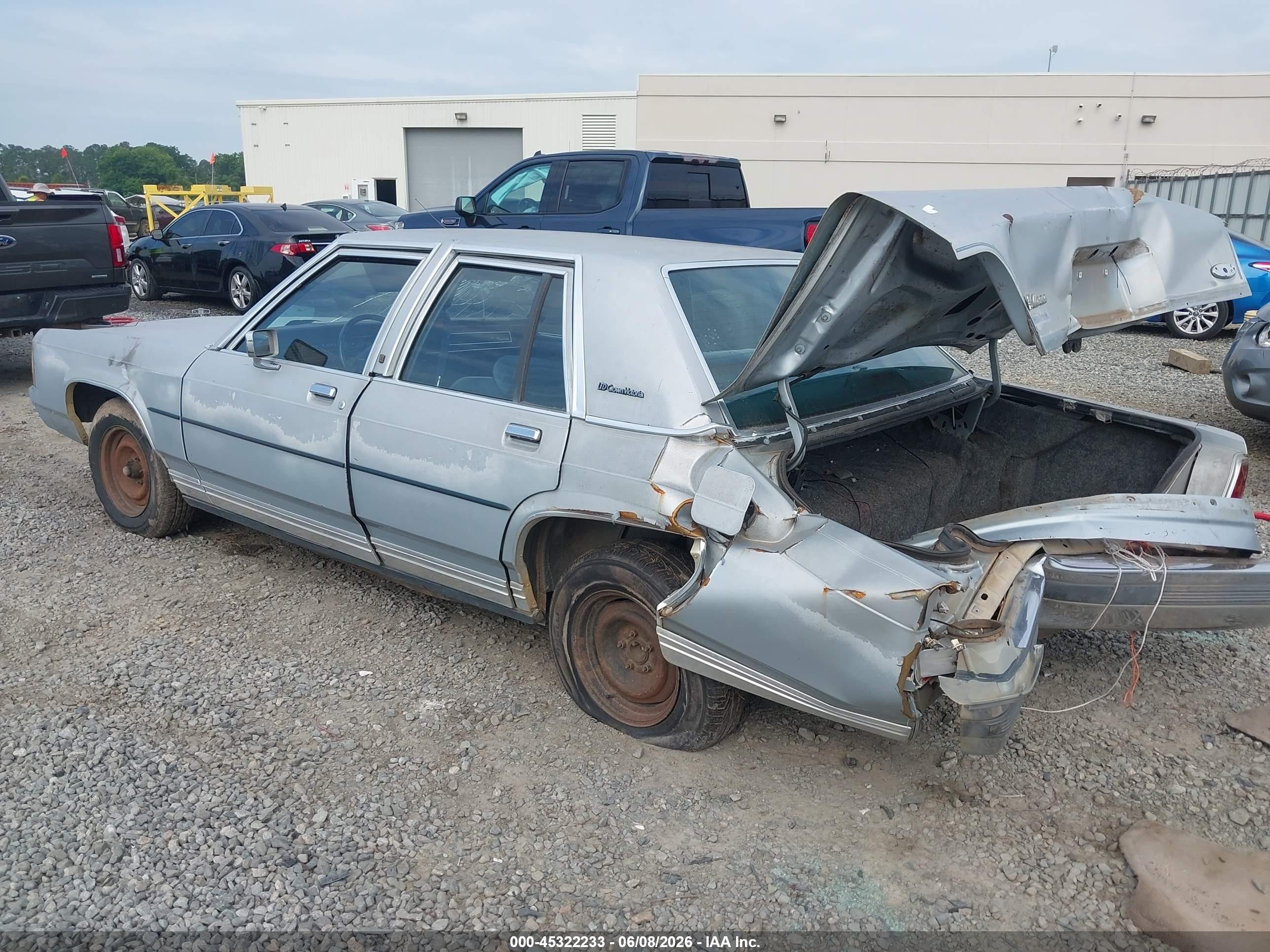 1989 Ford Crown Victoria   Silver vin: 2FABP73F9KX145013