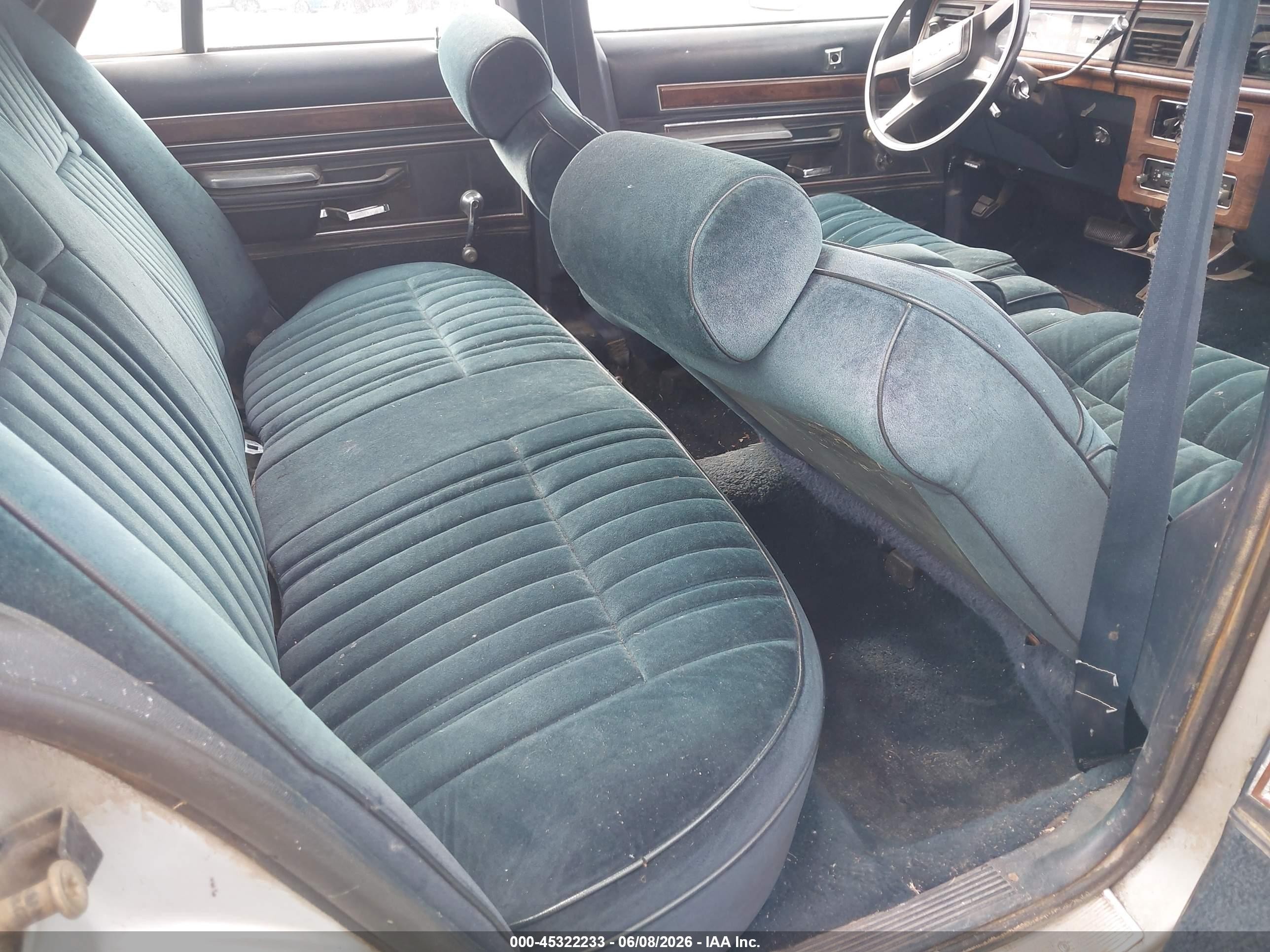 1989 Ford Crown Victoria   Silver vin: 2FABP73F9KX145013