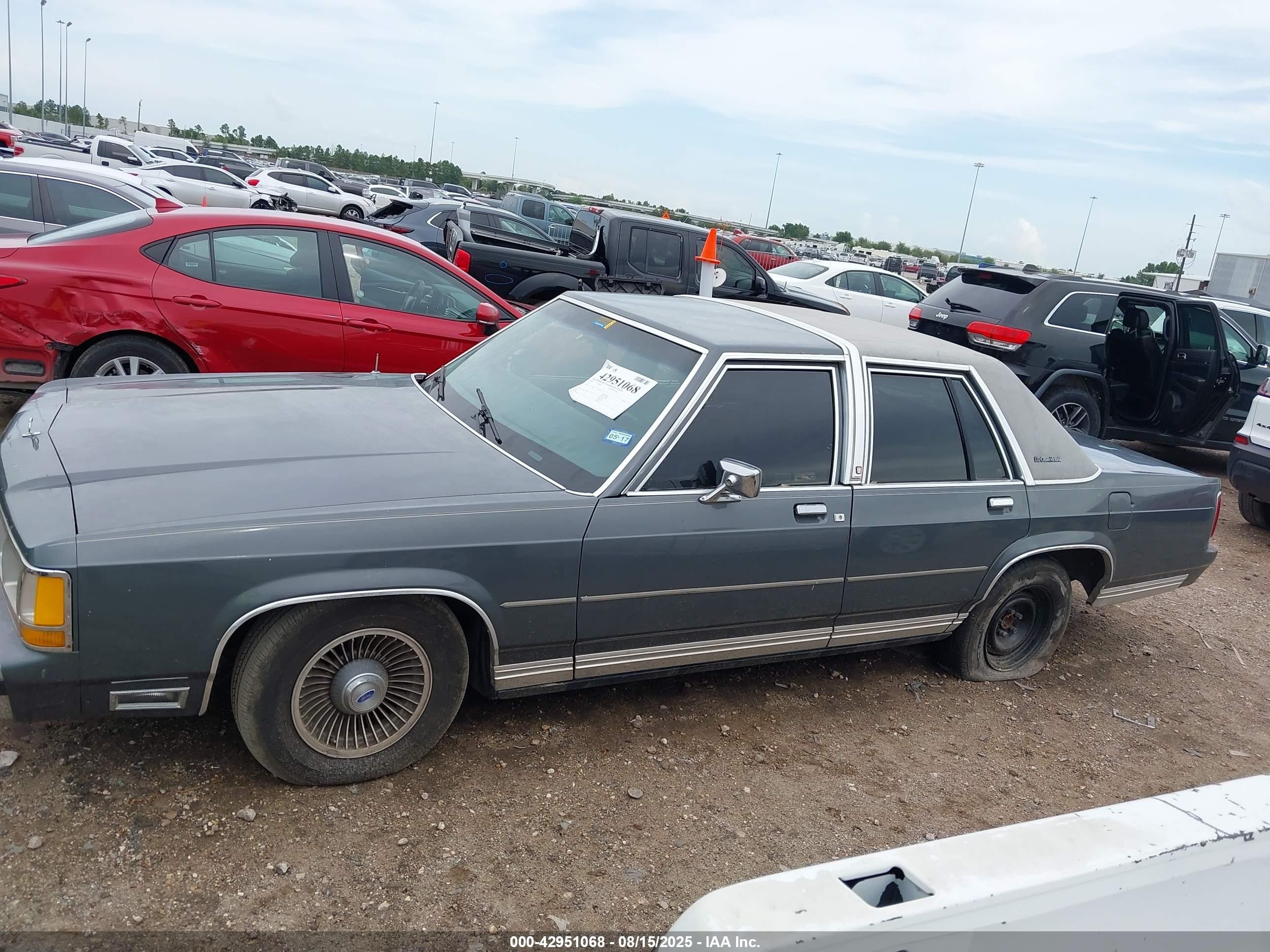 1988 Ford Crown Victoria Lx Gray vin: 2FABP74F1JX118806