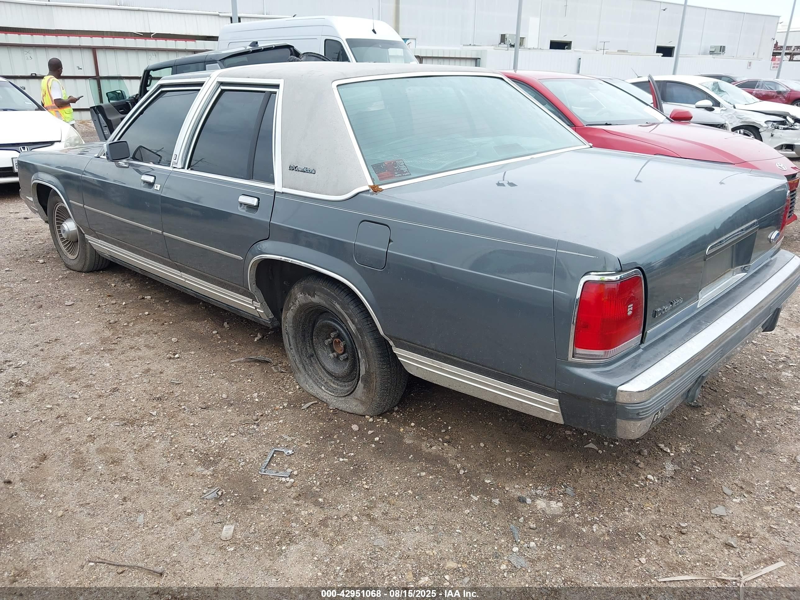 1988 Ford Crown Victoria Lx Gray vin: 2FABP74F1JX118806