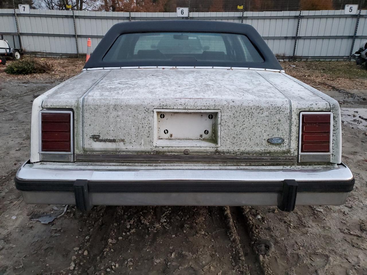 1987 Ford Crown Victoria Lx White vin: 2FABP74F2HX103807