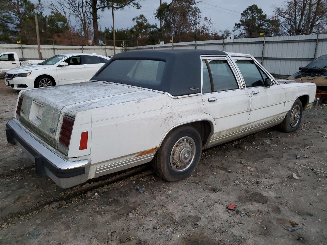 1987 Ford Crown Victoria Lx White vin: 2FABP74F2HX103807
