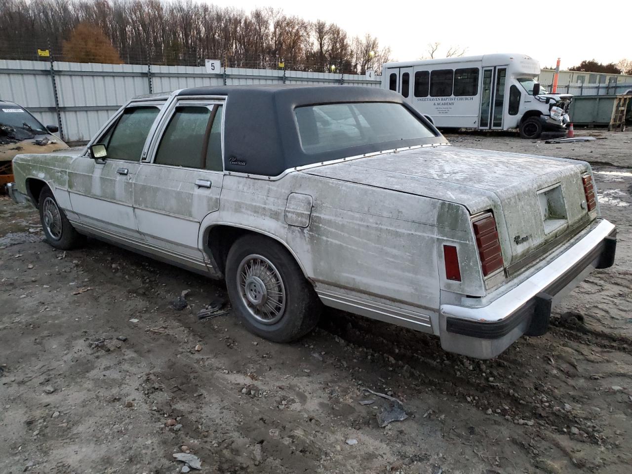 1987 Ford Crown Victoria Lx White vin: 2FABP74F2HX103807