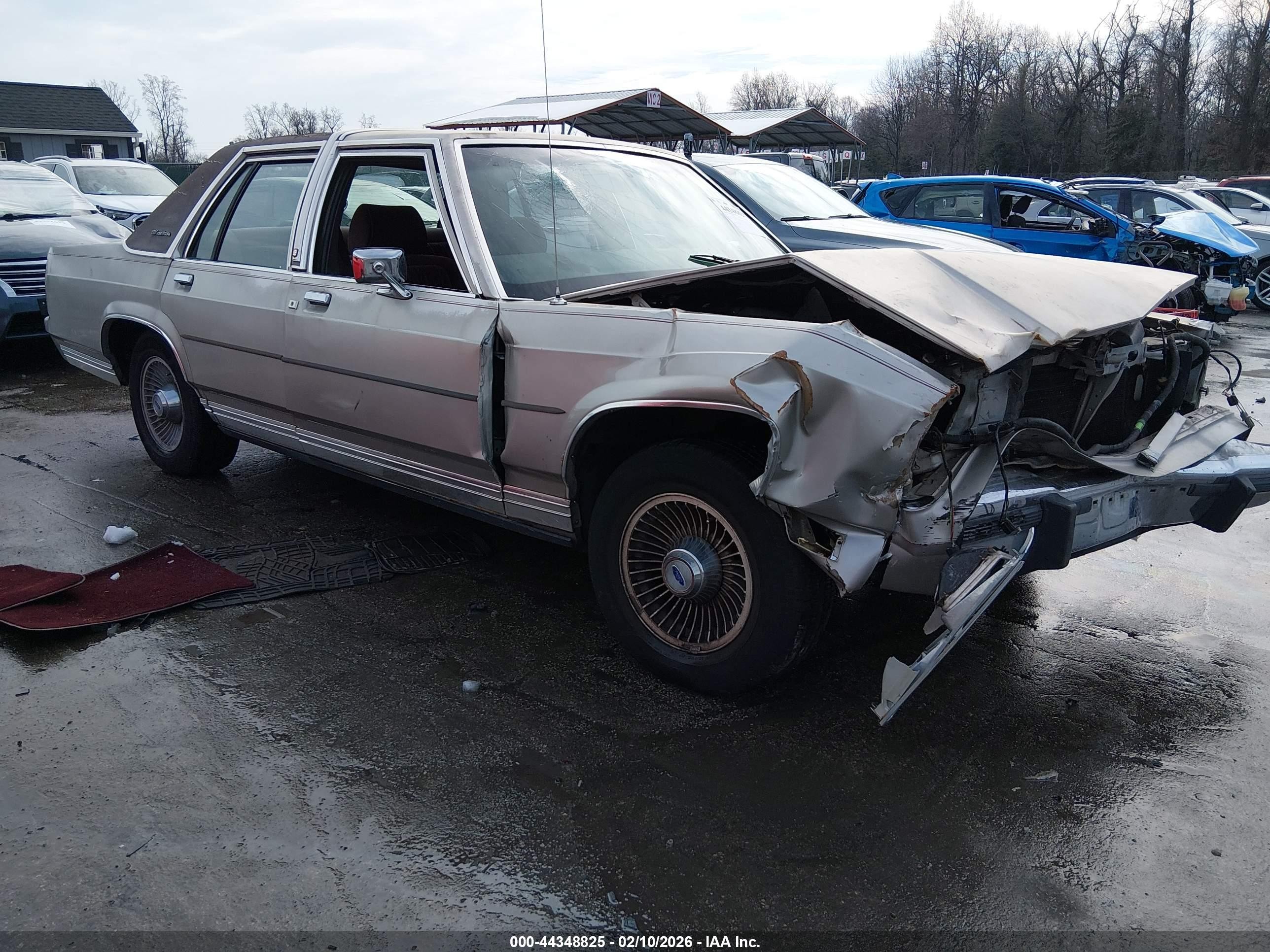 1989 Ford Crown Victoria Lx Beige vin: 2FABP74F2KX118010