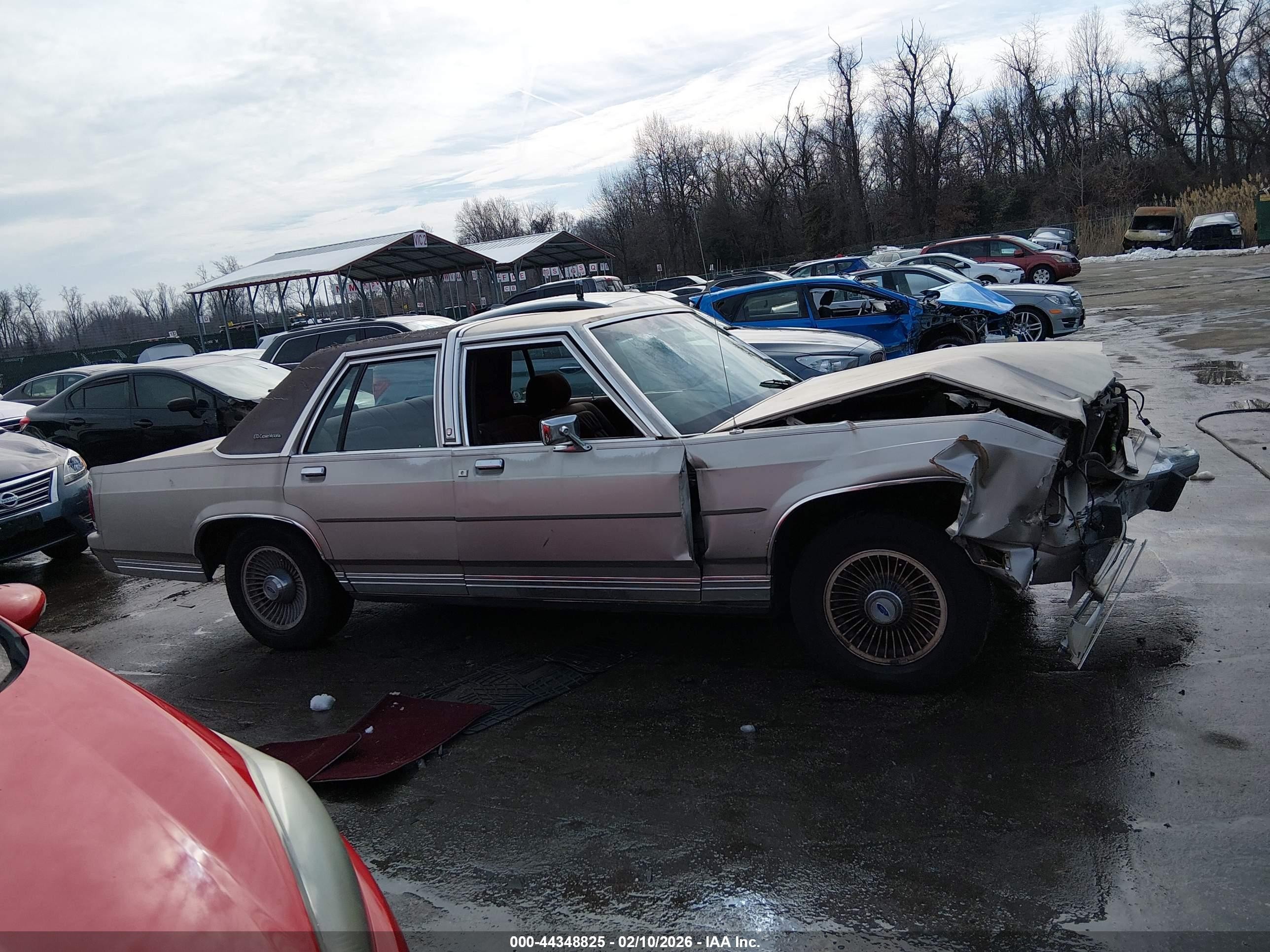 1989 Ford Crown Victoria Lx Beige vin: 2FABP74F2KX118010