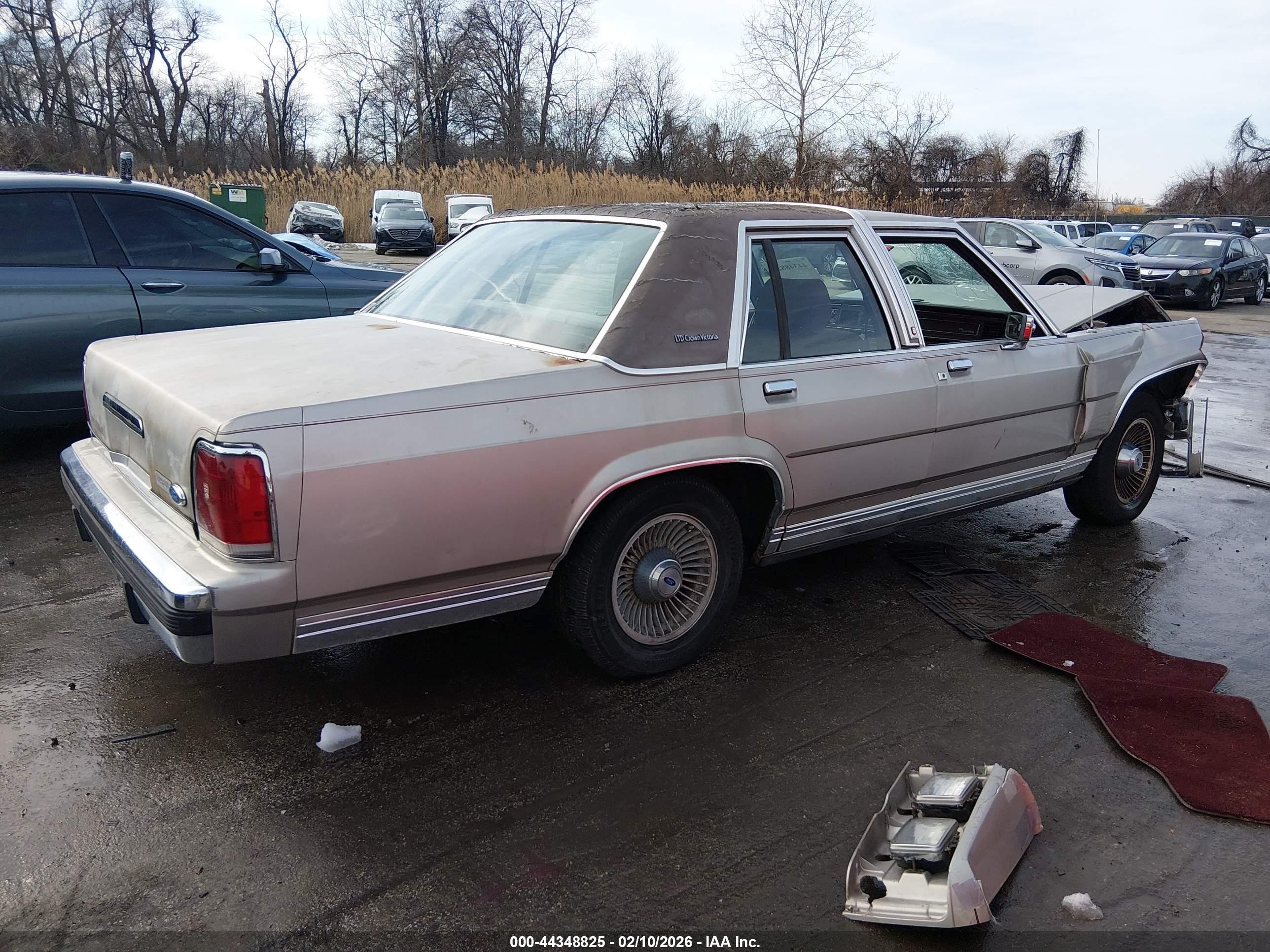 1989 Ford Crown Victoria Lx Beige vin: 2FABP74F2KX118010