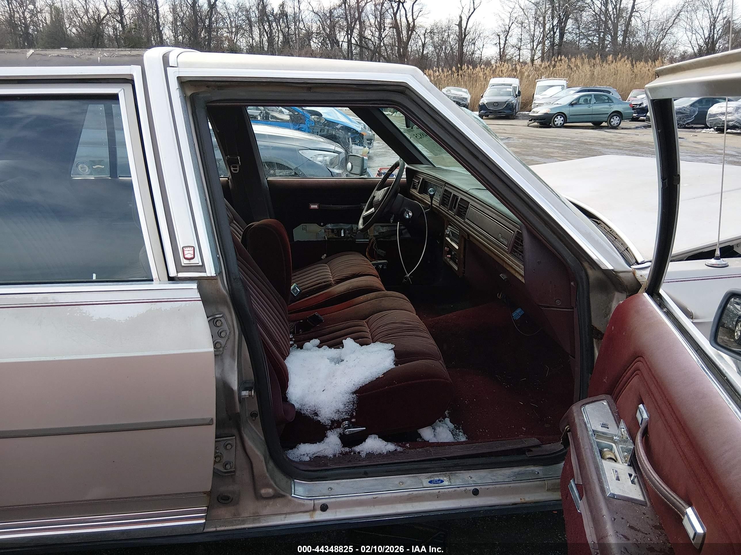 1989 Ford Crown Victoria Lx Beige vin: 2FABP74F2KX118010