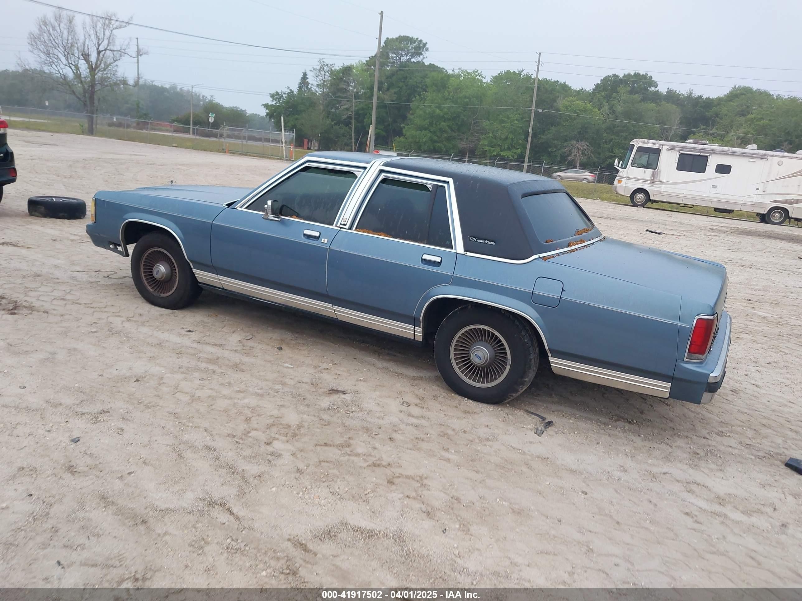 1988 Ford Crown Victoria Lx Blue vin: 2FABP74F6JX153597