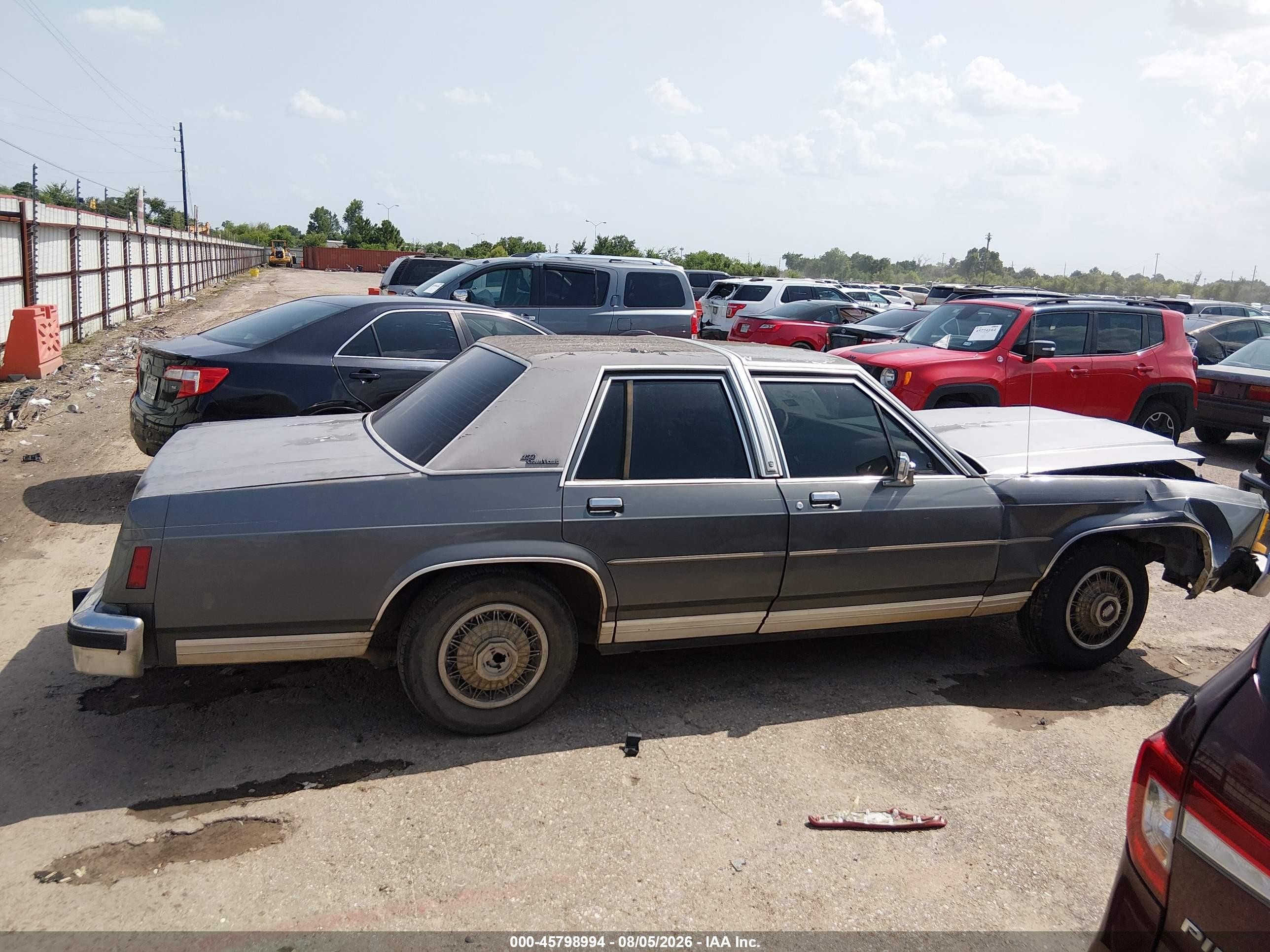 1987 Ford Crown Victoria Lx Gray vin: 2FABP74F7HX100773