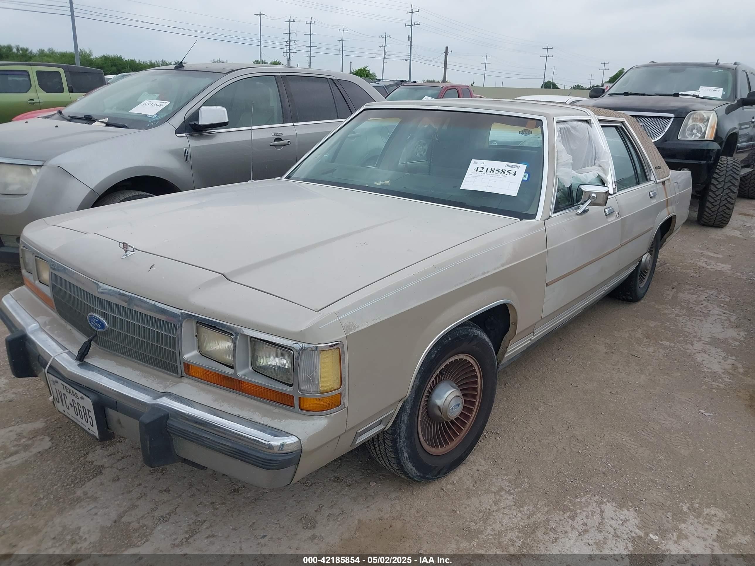 1988 Ford Crown Victoria Lx Beige vin: 2FABP74F8JX224055