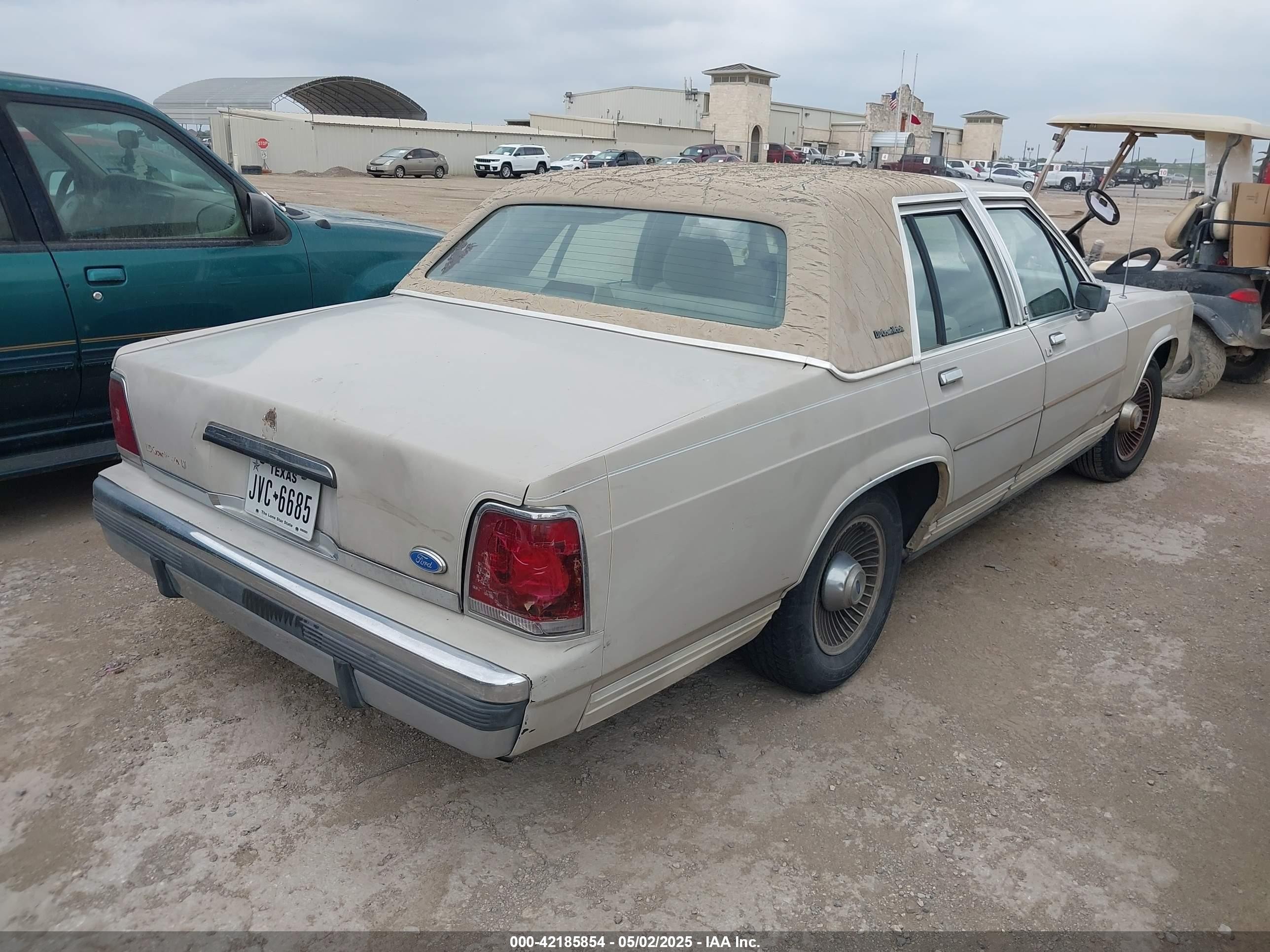 1988 Ford Crown Victoria Lx Beige vin: 2FABP74F8JX224055