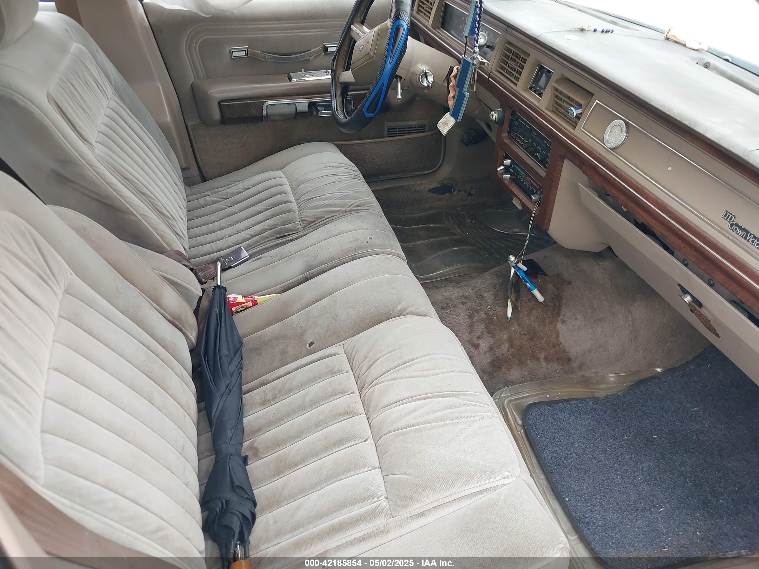 1988 Ford Crown Victoria Lx Beige vin: 2FABP74F8JX224055