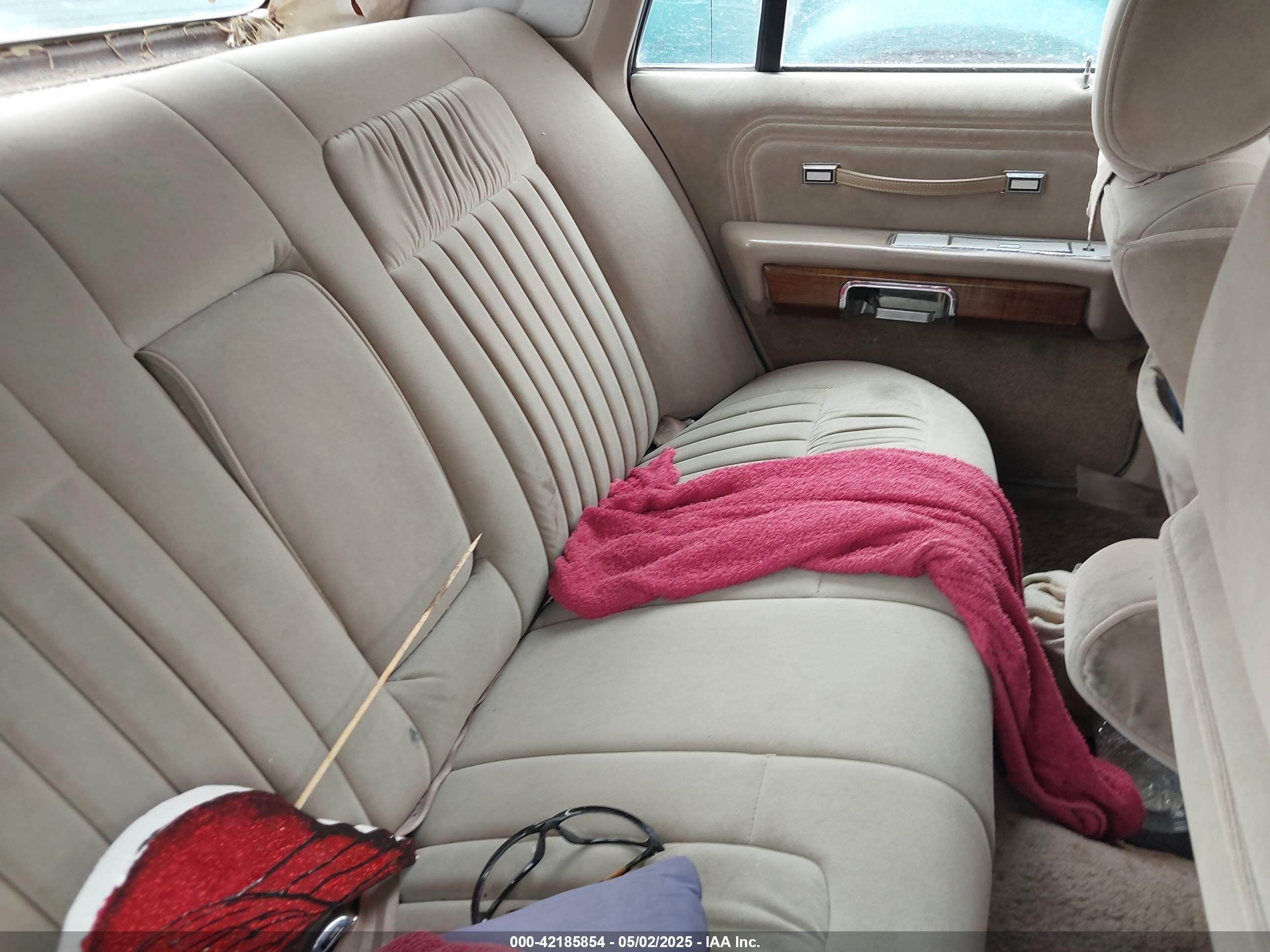 1988 Ford Crown Victoria Lx Beige vin: 2FABP74F8JX224055
