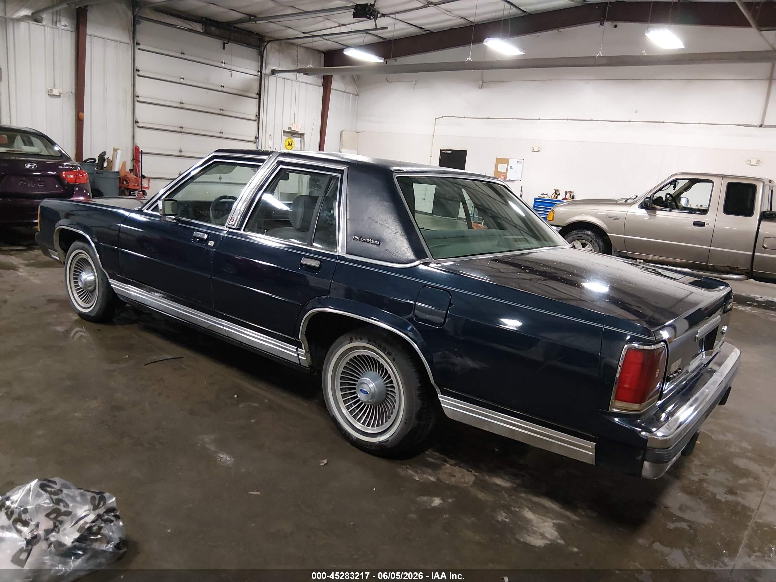 1988 Ford Crown Victoria Lx Blue vin: 2FABP74FXJX170628