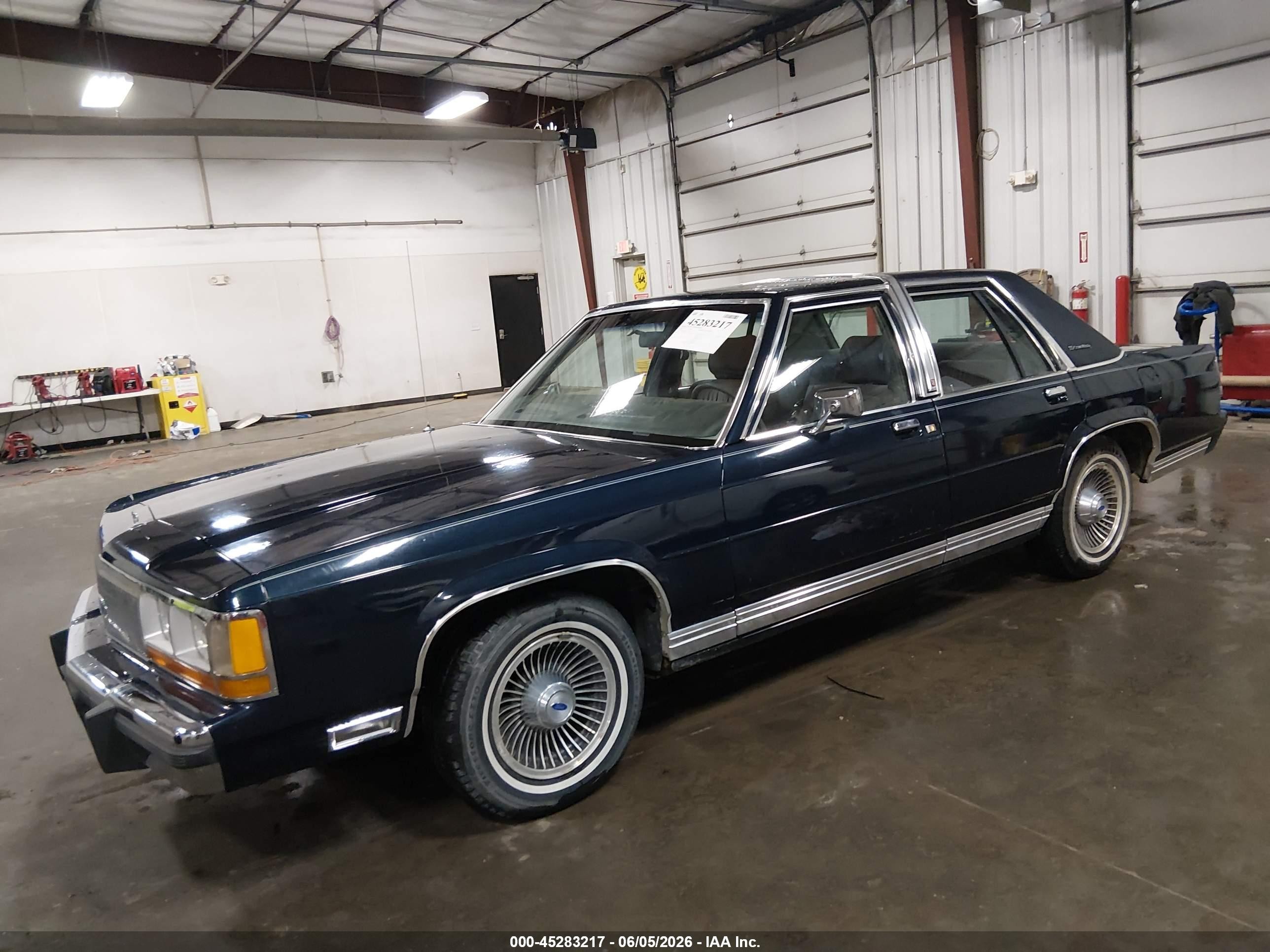 1988 Ford Crown Victoria Lx Blue vin: 2FABP74FXJX170628