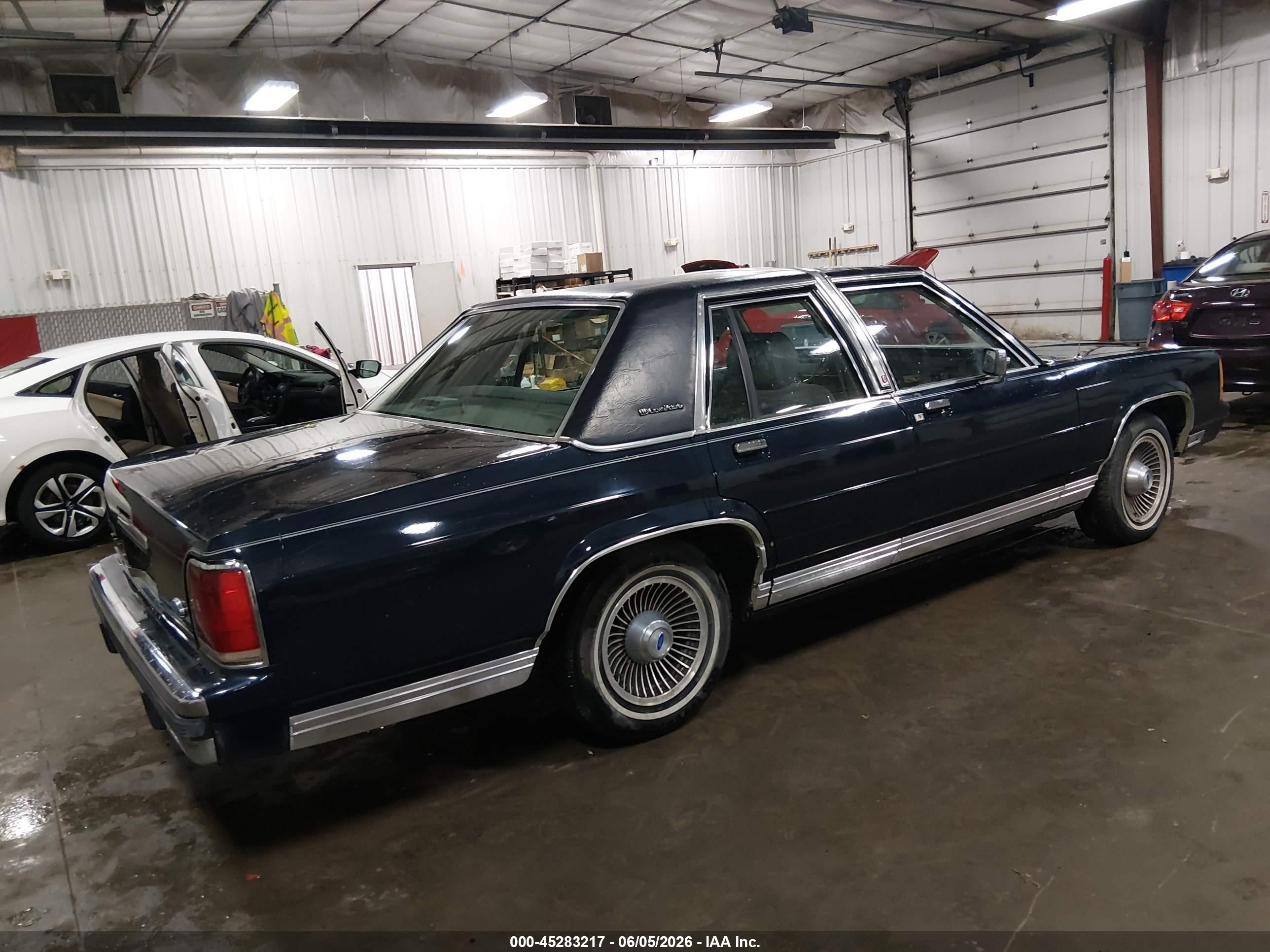 1988 Ford Crown Victoria Lx Blue vin: 2FABP74FXJX170628