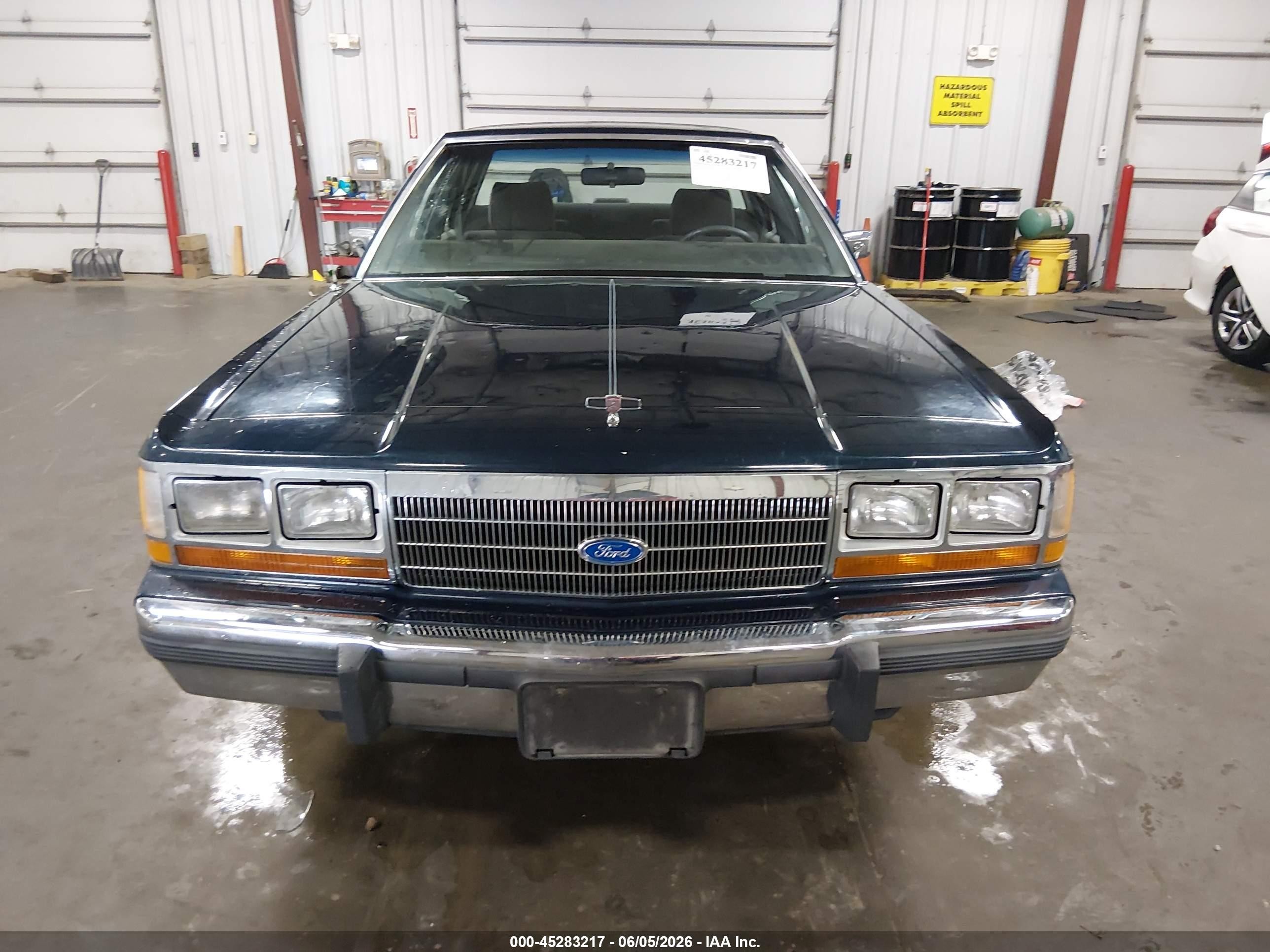 1988 Ford Crown Victoria Lx Blue vin: 2FABP74FXJX170628