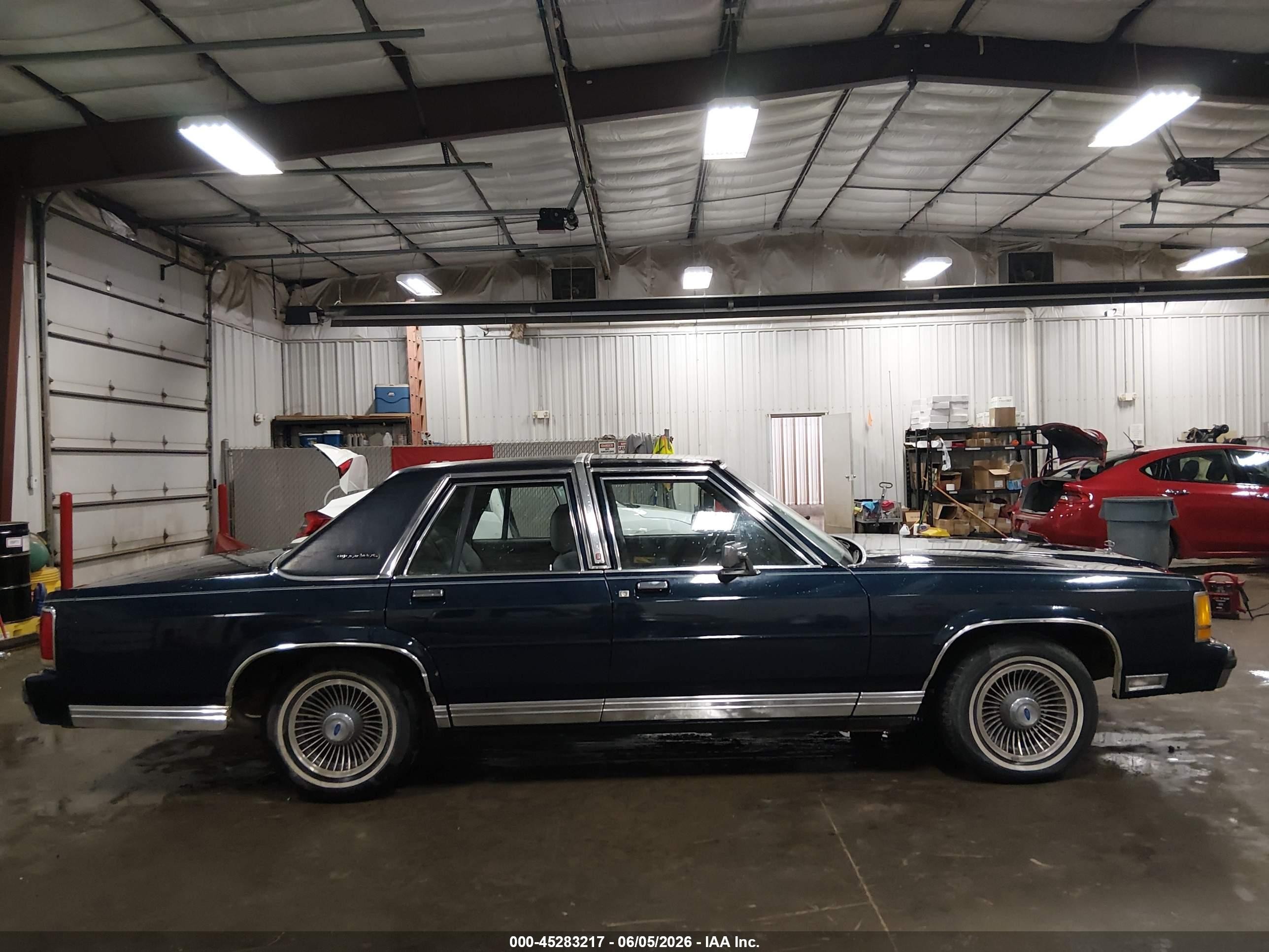 1988 Ford Crown Victoria Lx Blue vin: 2FABP74FXJX170628