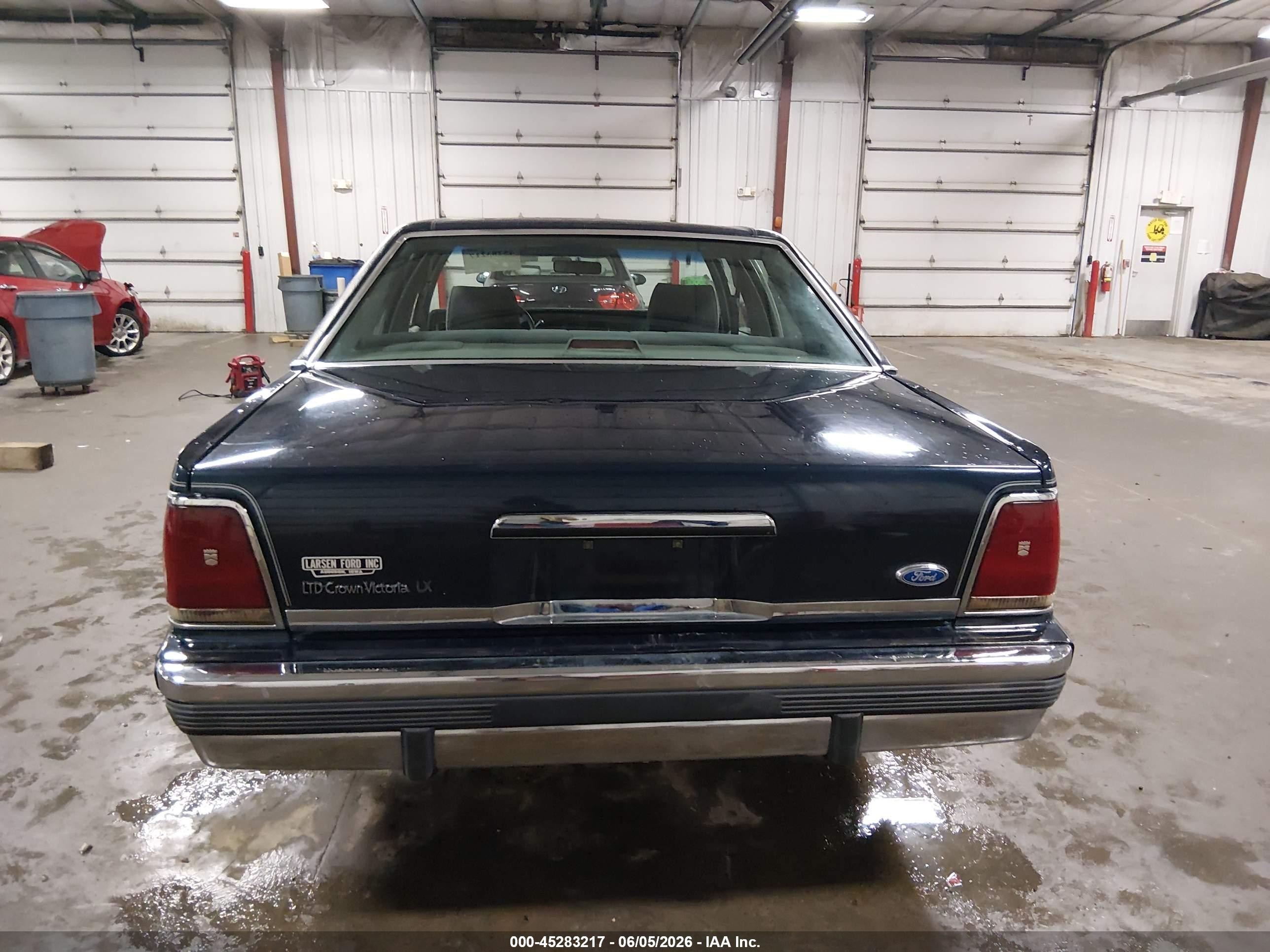 1988 Ford Crown Victoria Lx Blue vin: 2FABP74FXJX170628