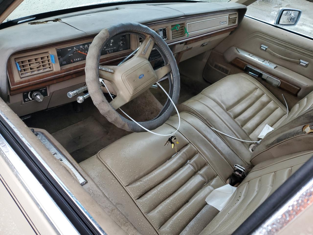 1988 Ford Crown Victoria Lx Желто-коричневый vin: 2FABP77FXJX172469