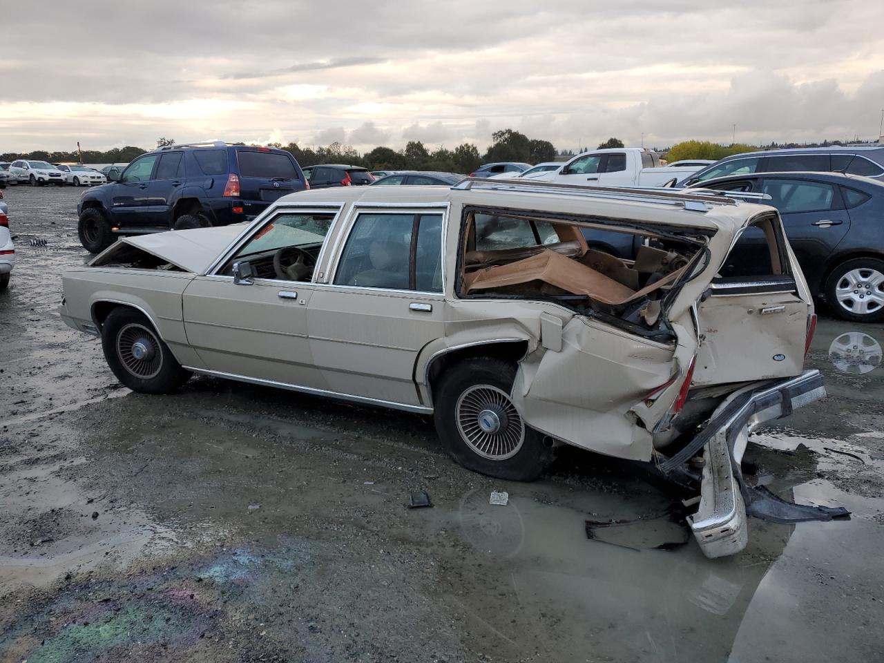 1988 Ford Crown Victoria Lx Желто-коричневый vin: 2FABP77FXJX172469