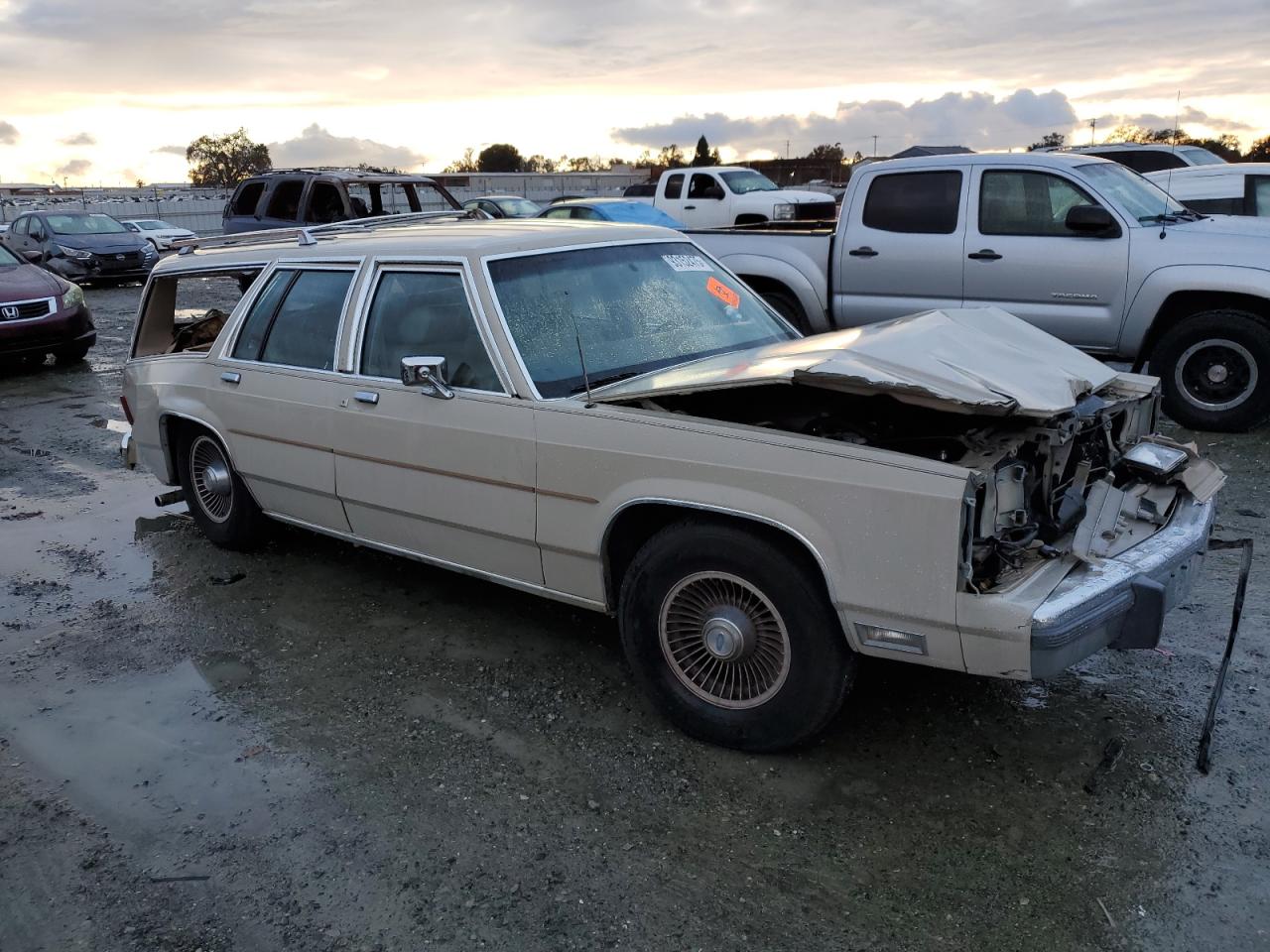 1988 Ford Crown Victoria Lx Желто-коричневый vin: 2FABP77FXJX172469