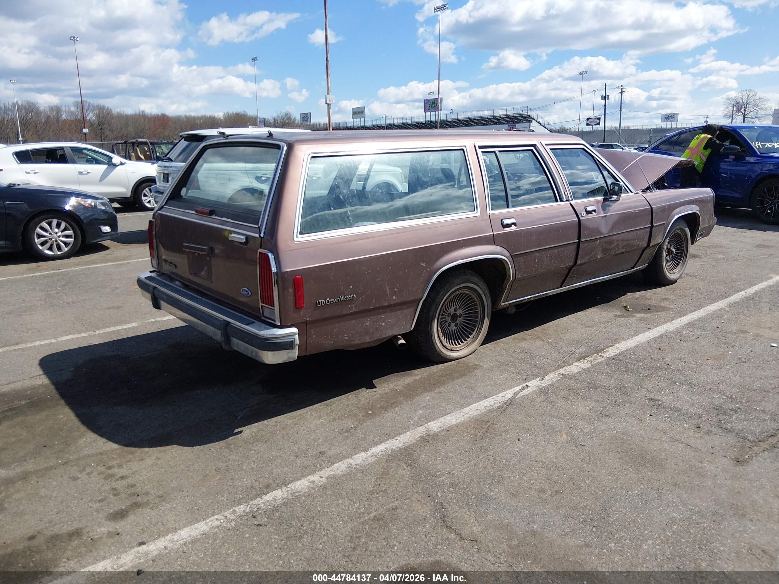 1989 Ford Crown Victoria Lx Brown vin: 2FABP77FXKX166785