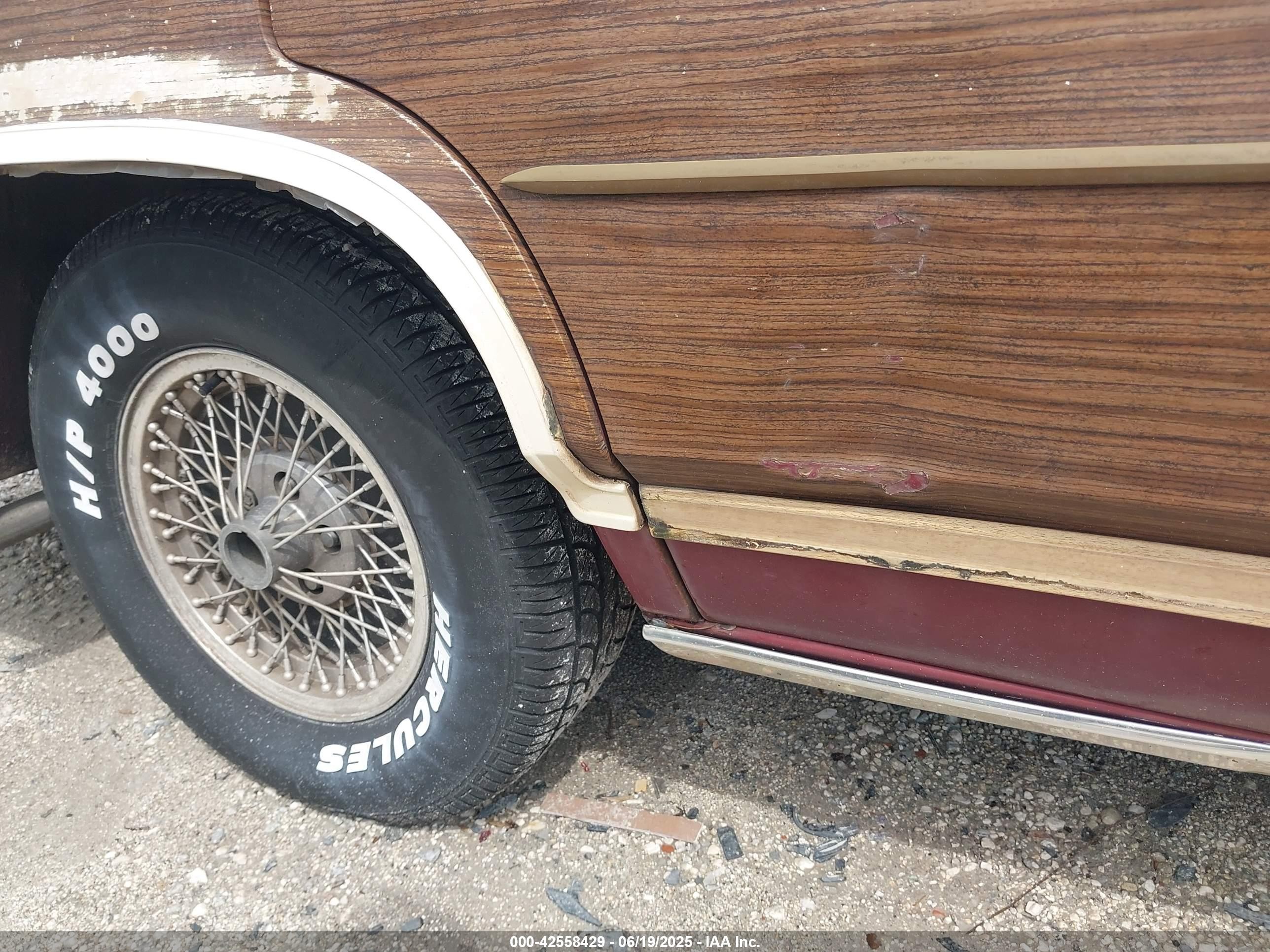 1988 Ford Crown Victoria Country Squire Lx Maroon vin: 2FABP79F3JX156692