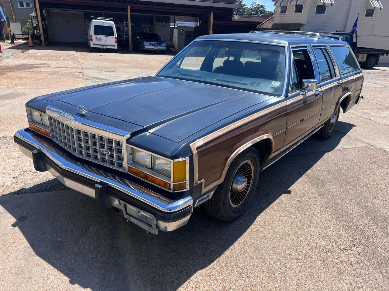 1987 Ford Crown Victoria Country Squire Lx Blue vin: 2FABP79F8HX219148