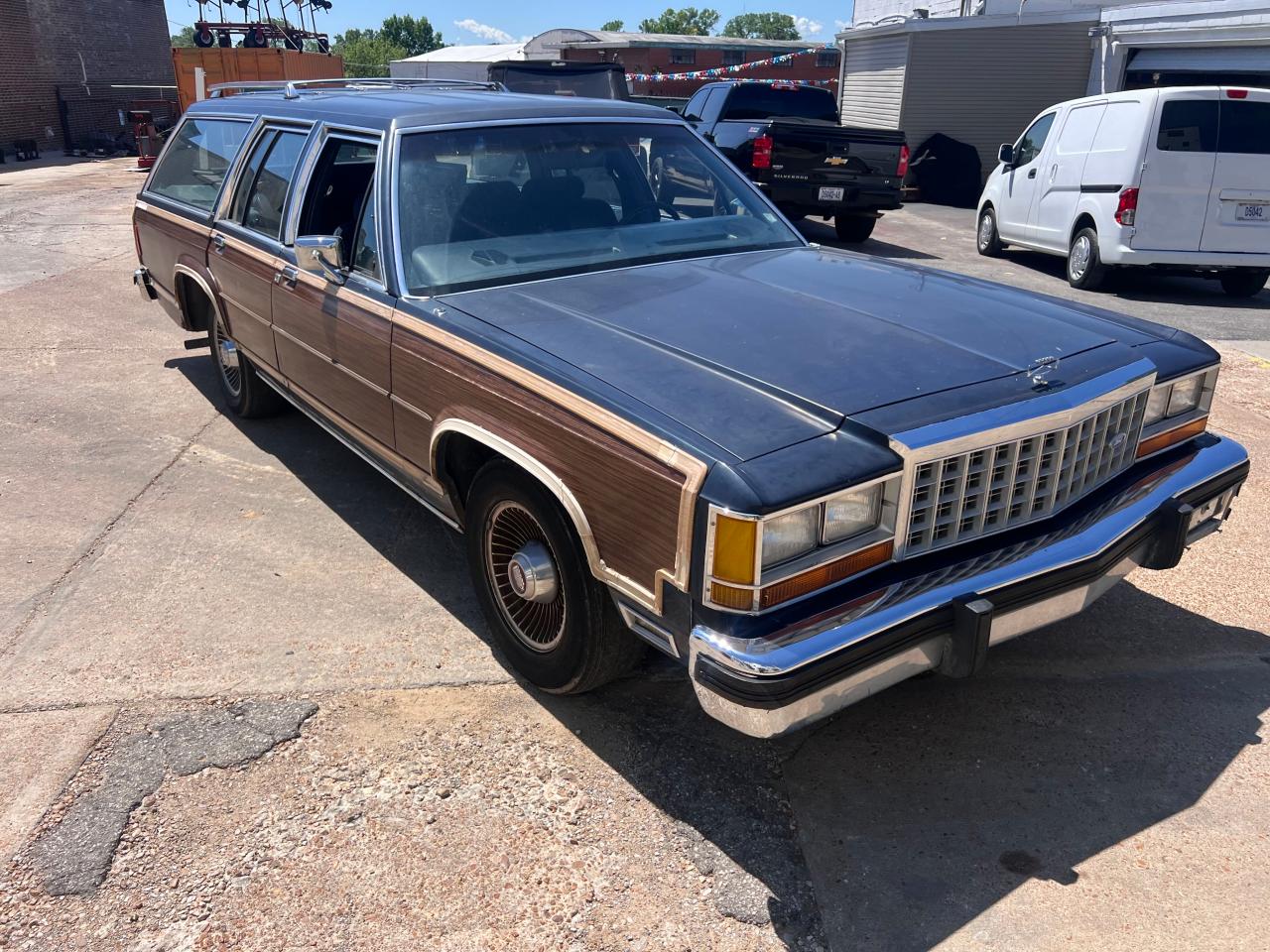 1987 Ford Crown Victoria Country Squire Lx Blue vin: 2FABP79F8HX219148