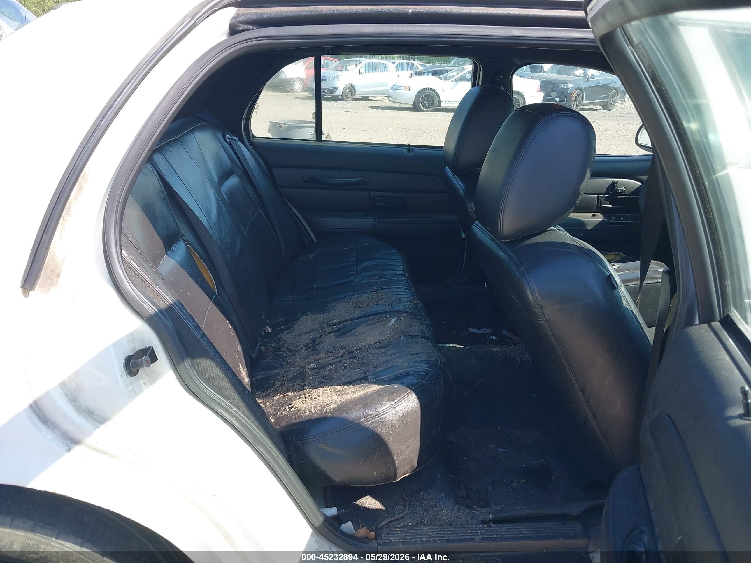 2011 Ford Crown Victoria Commercial Long Wheelbase Белый vin: 2FABP7AV0BX103999