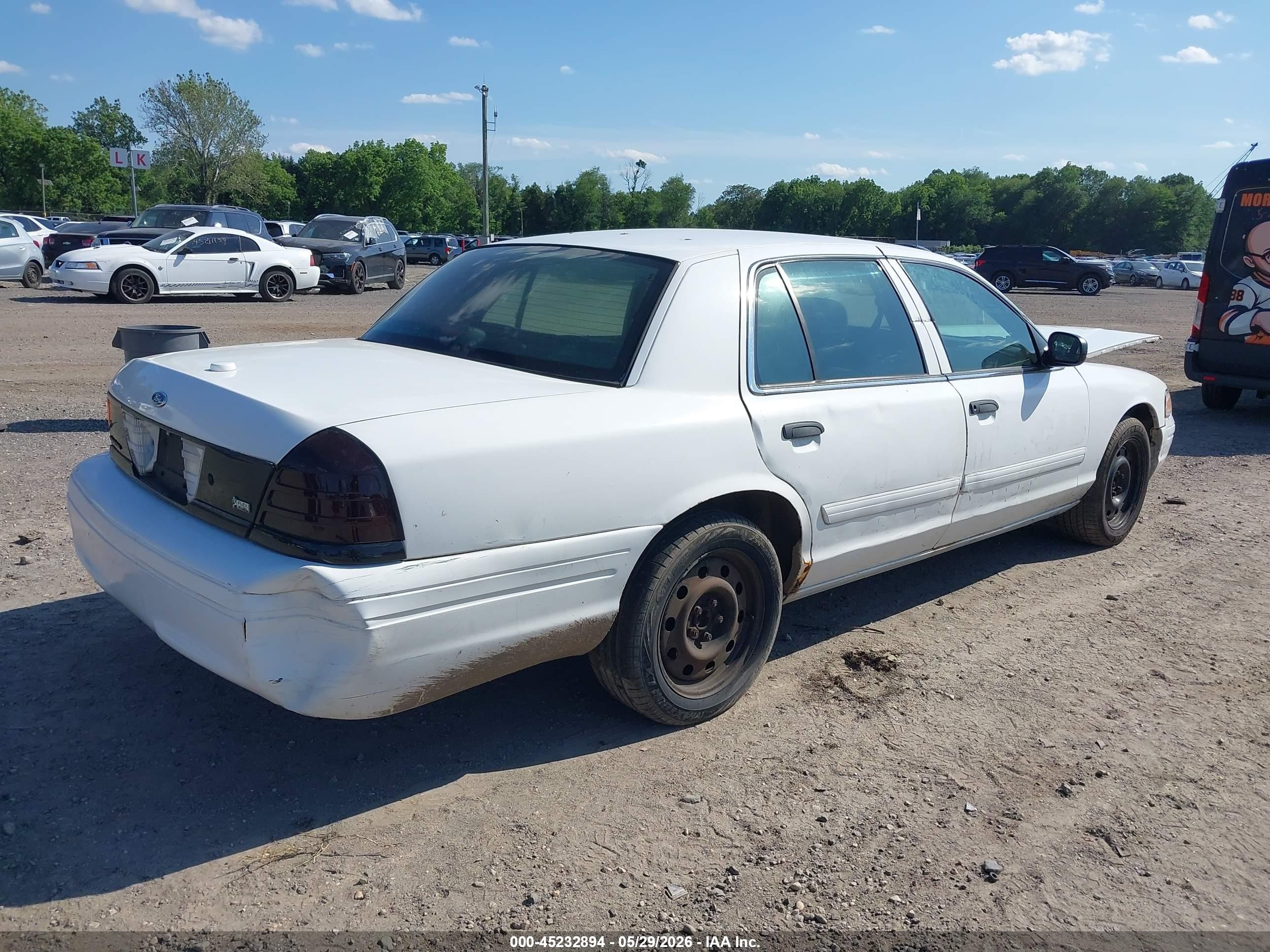 2011 Ford Crown Victoria Commercial Long Wheelbase Белый vin: 2FABP7AV0BX103999