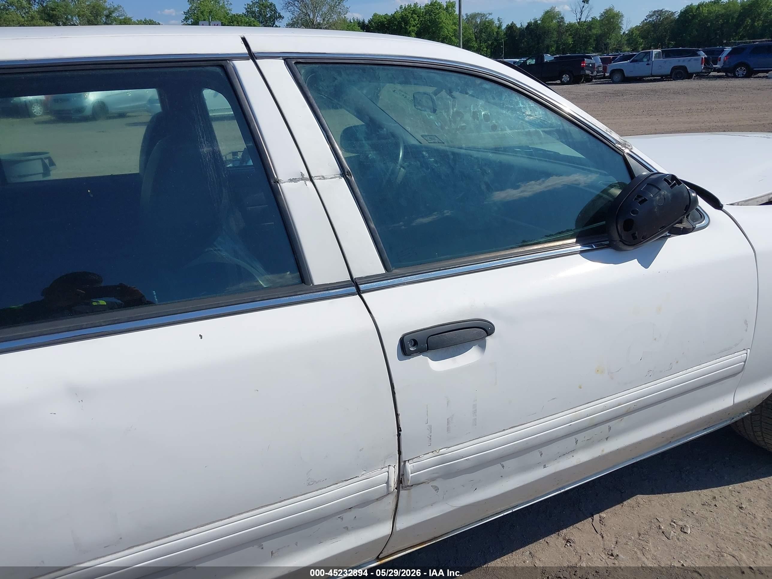 2011 Ford Crown Victoria Commercial Long Wheelbase Белый vin: 2FABP7AV0BX103999