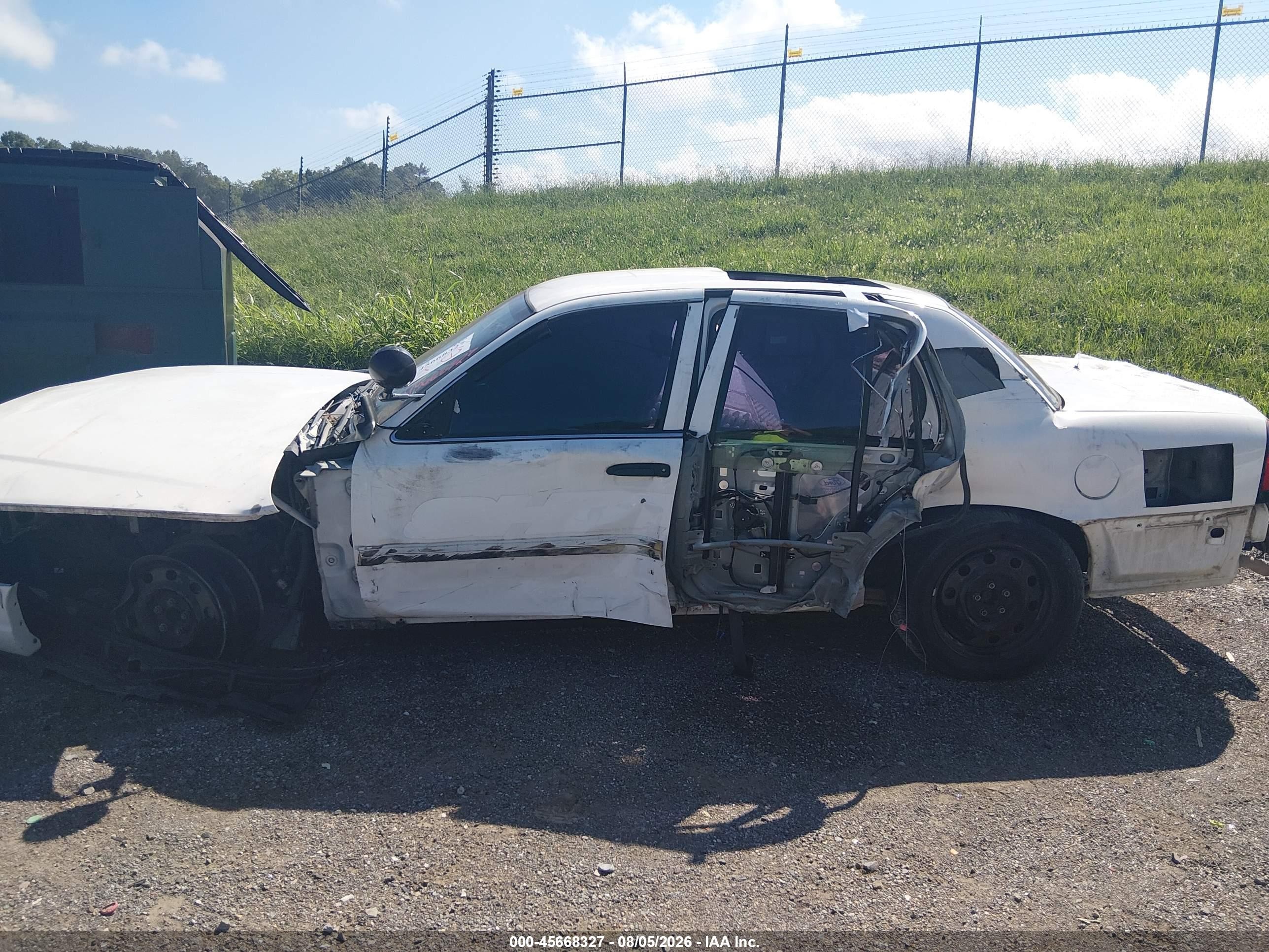 2011 Ford Crown Victoria Police Interceptor White vin: 2FABP7BV1BX111138