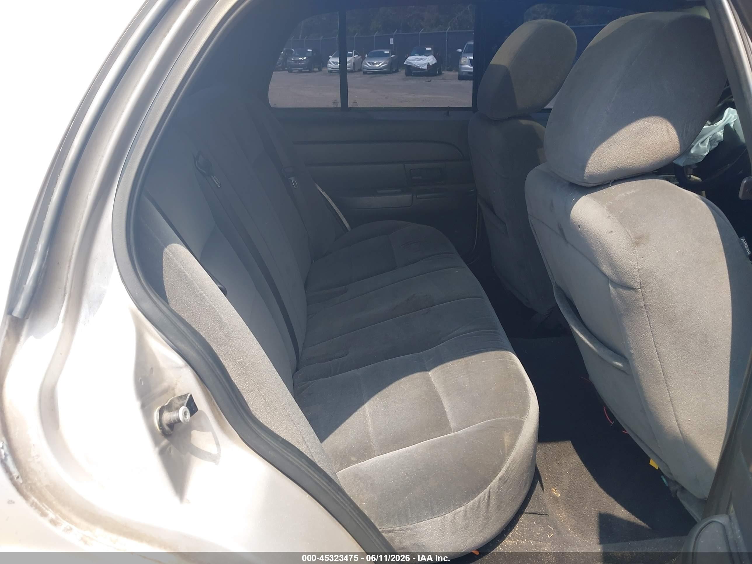 2011 Ford Crown Victoria Police Silver vin: 2FABP7BV1BX125590