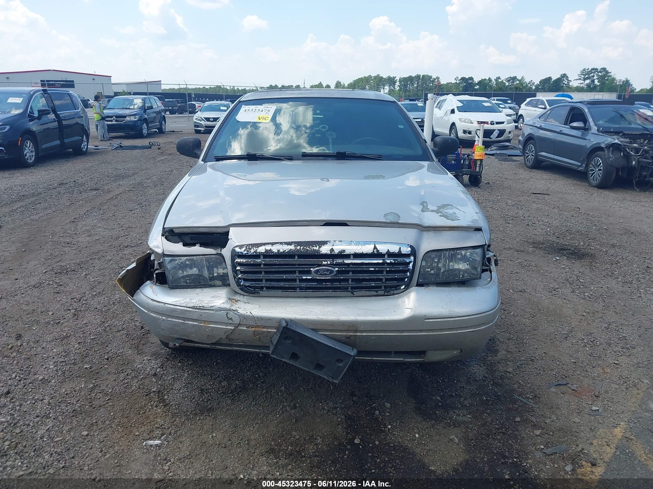 2011 Ford Crown Victoria Police Silver vin: 2FABP7BV1BX125590