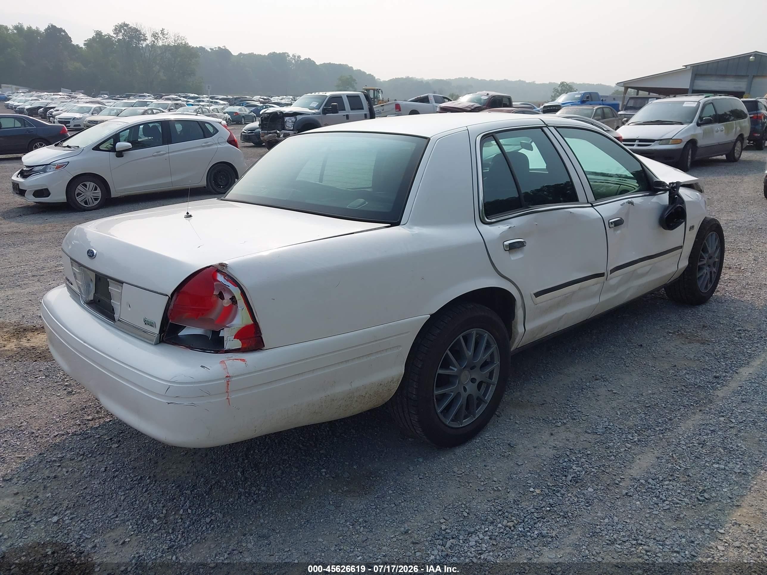 2011 Ford Crown Victoria Police Белый vin: 2FABP7BV2BX100584
