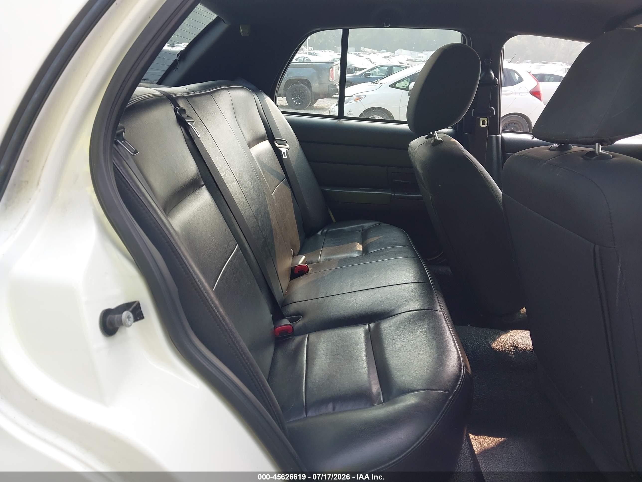 2011 Ford Crown Victoria Police Белый vin: 2FABP7BV2BX100584