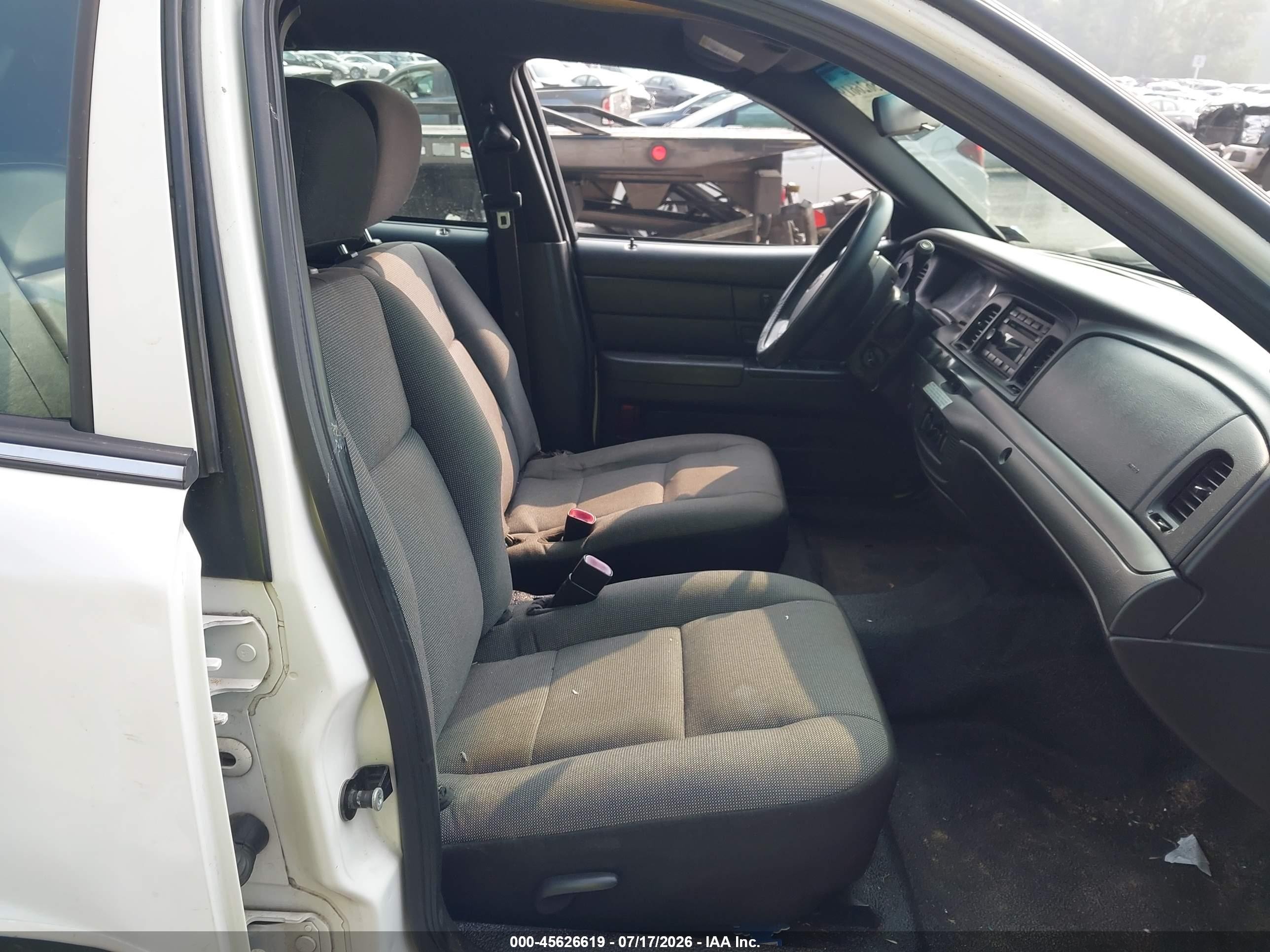 2011 Ford Crown Victoria Police Белый vin: 2FABP7BV2BX100584