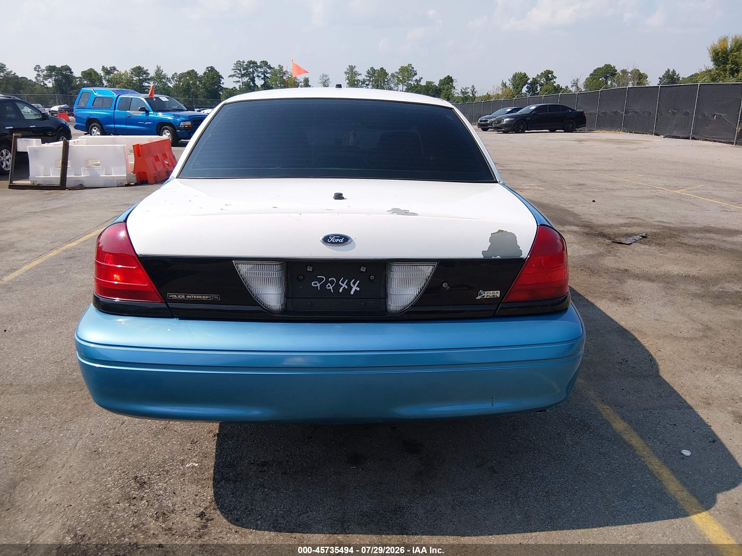 2011 Ford Crown Victoria Police Interceptor Blue vin: 2FABP7BV2BX111326