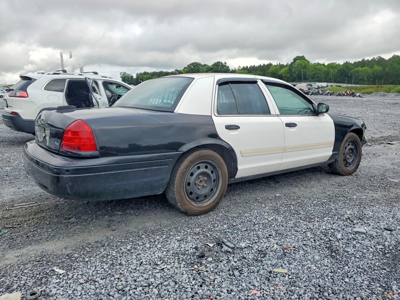 2011 Ford Crown Victoria Police Interceptor Two Tone vin: 2FABP7BV4BX171494