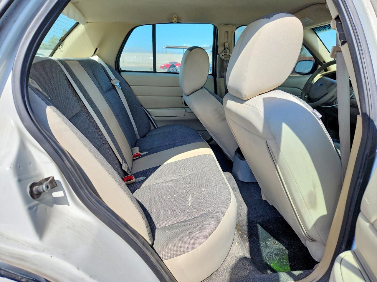 2011 Ford Crown Victoria Police Interceptor White vin: 2FABP7BV5BX123101