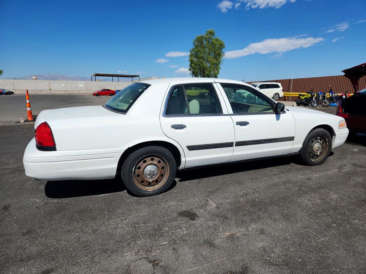 2011 Ford Crown Victoria Police Interceptor White vin: 2FABP7BV5BX123101