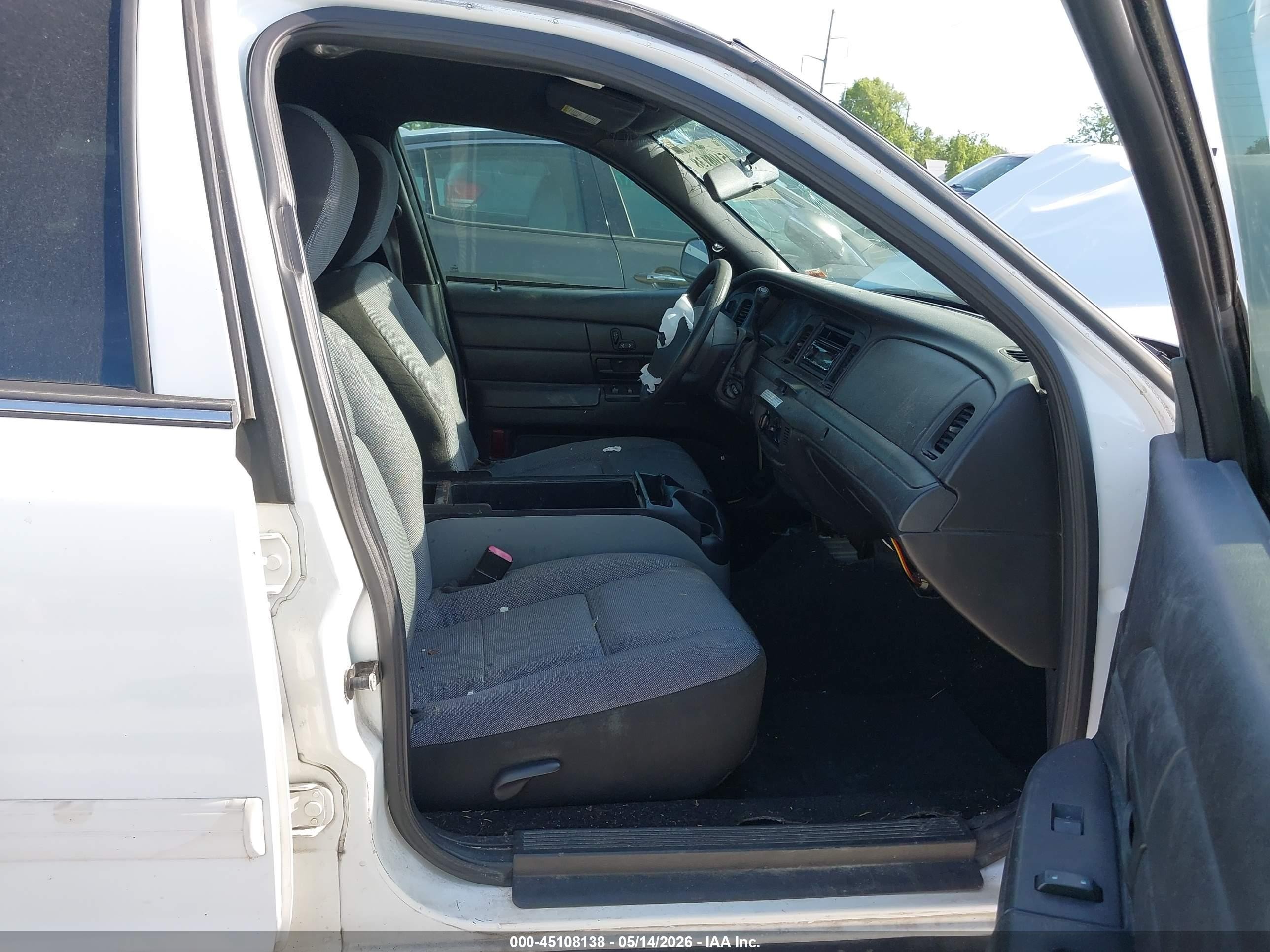 2011 Ford Crown Victoria Police Interceptor White vin: 2FABP7BV5BX182424