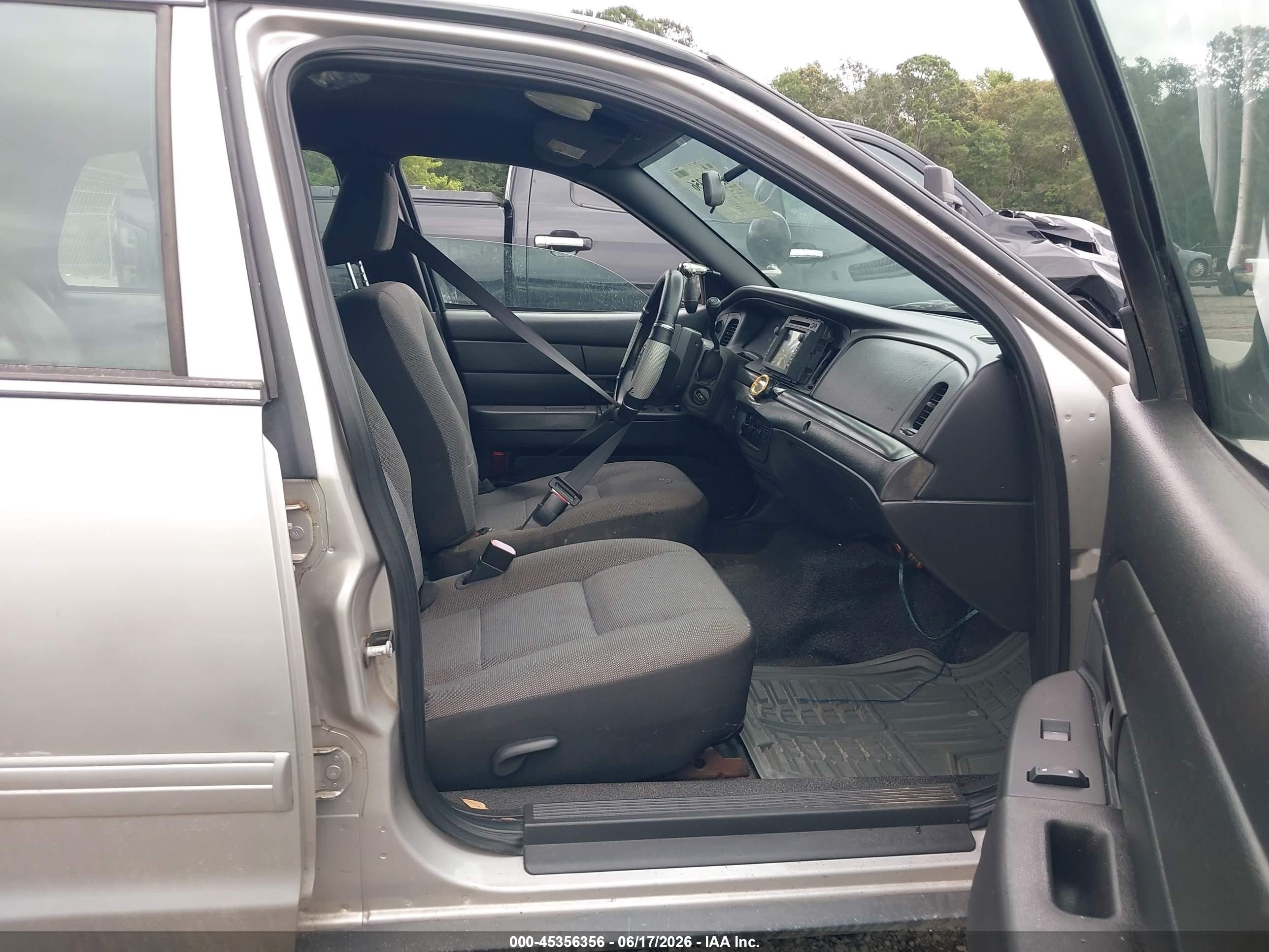 2010 Ford Crown Victoria Police/police Interceptor Silver vin: 2FABP7BV7AX118710
