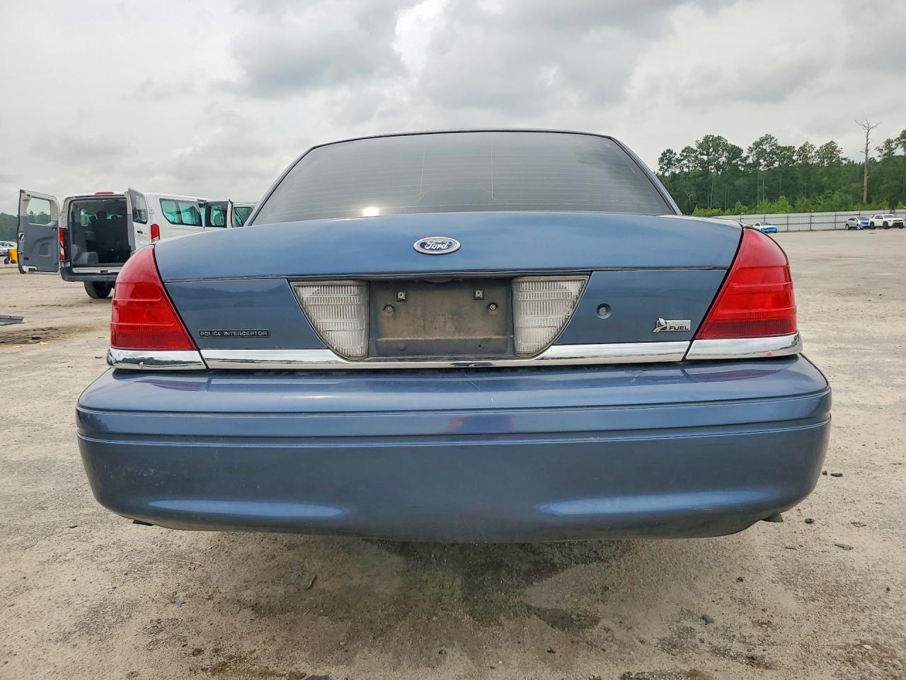 2010 Ford Crown Victoria Police Interceptor Blue vin: 2FABP7BVXAX141558