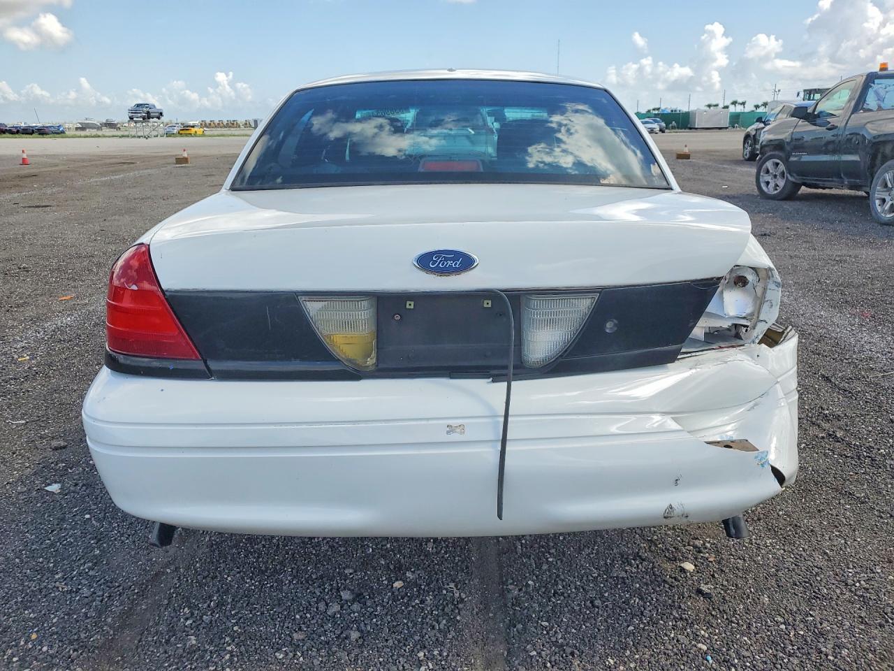 2011 Ford Crown Victoria Police Interceptor White vin: 2FABP7BVXBX167319