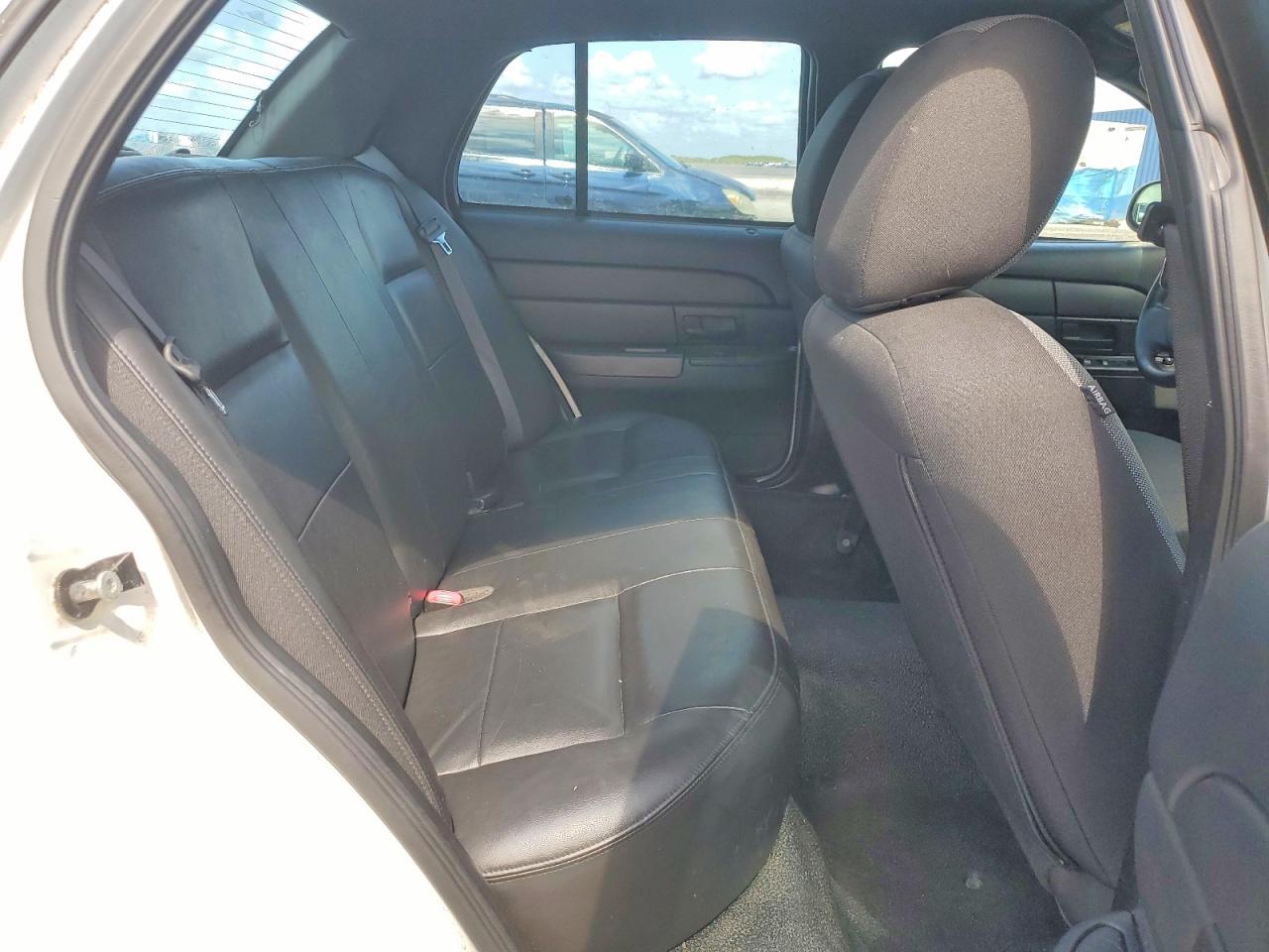 2011 Ford Crown Victoria Police Interceptor White vin: 2FABP7BVXBX167319