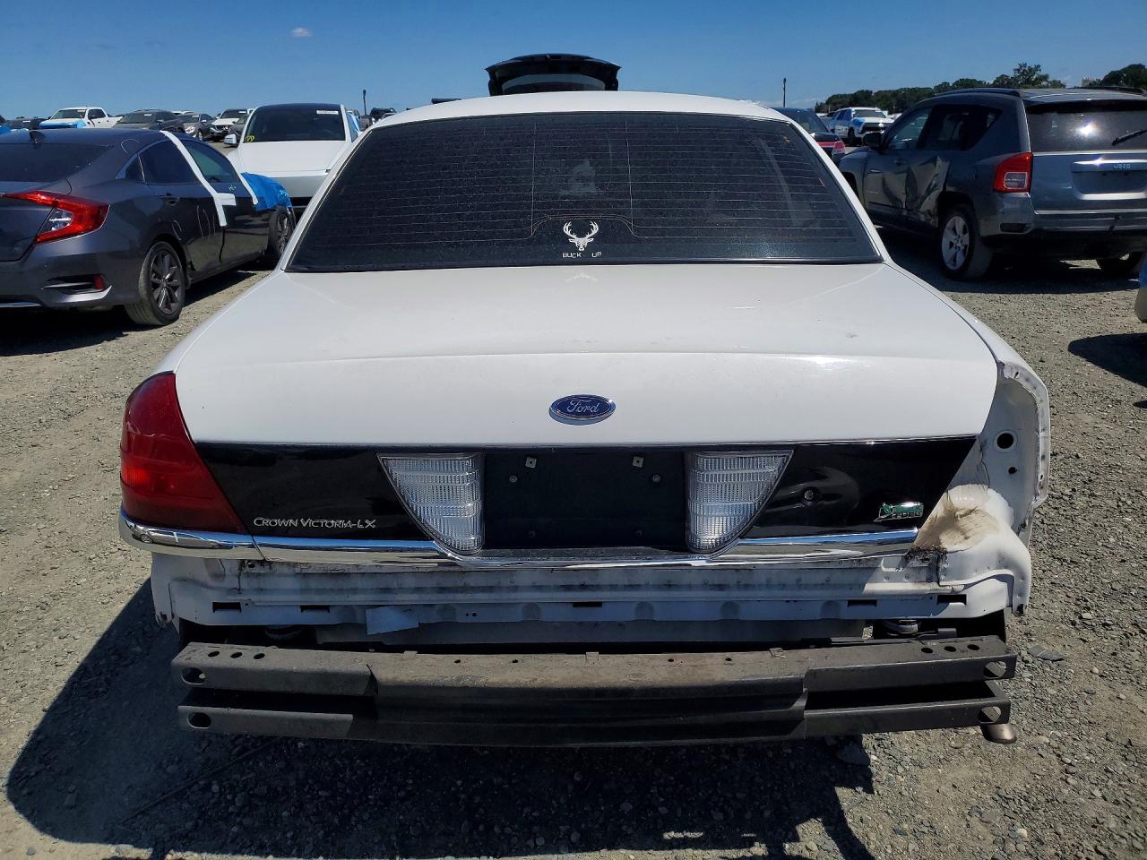 2011 Ford Crown Victoria Lx White vin: 2FABP7EV1BX127139